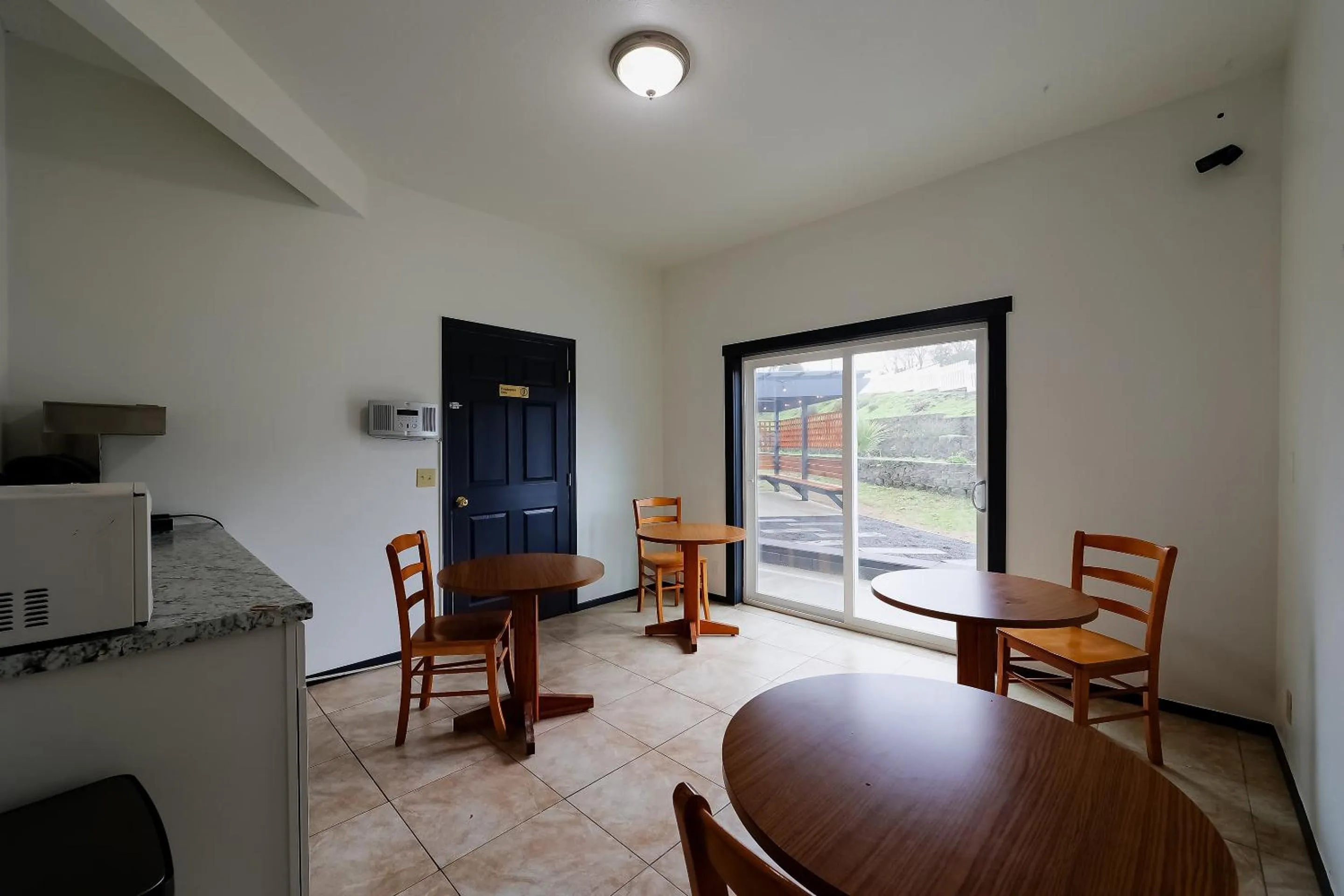Lobby or reception in Coastal Inn by OYO Lincoln City - Oregon Coast Hwy