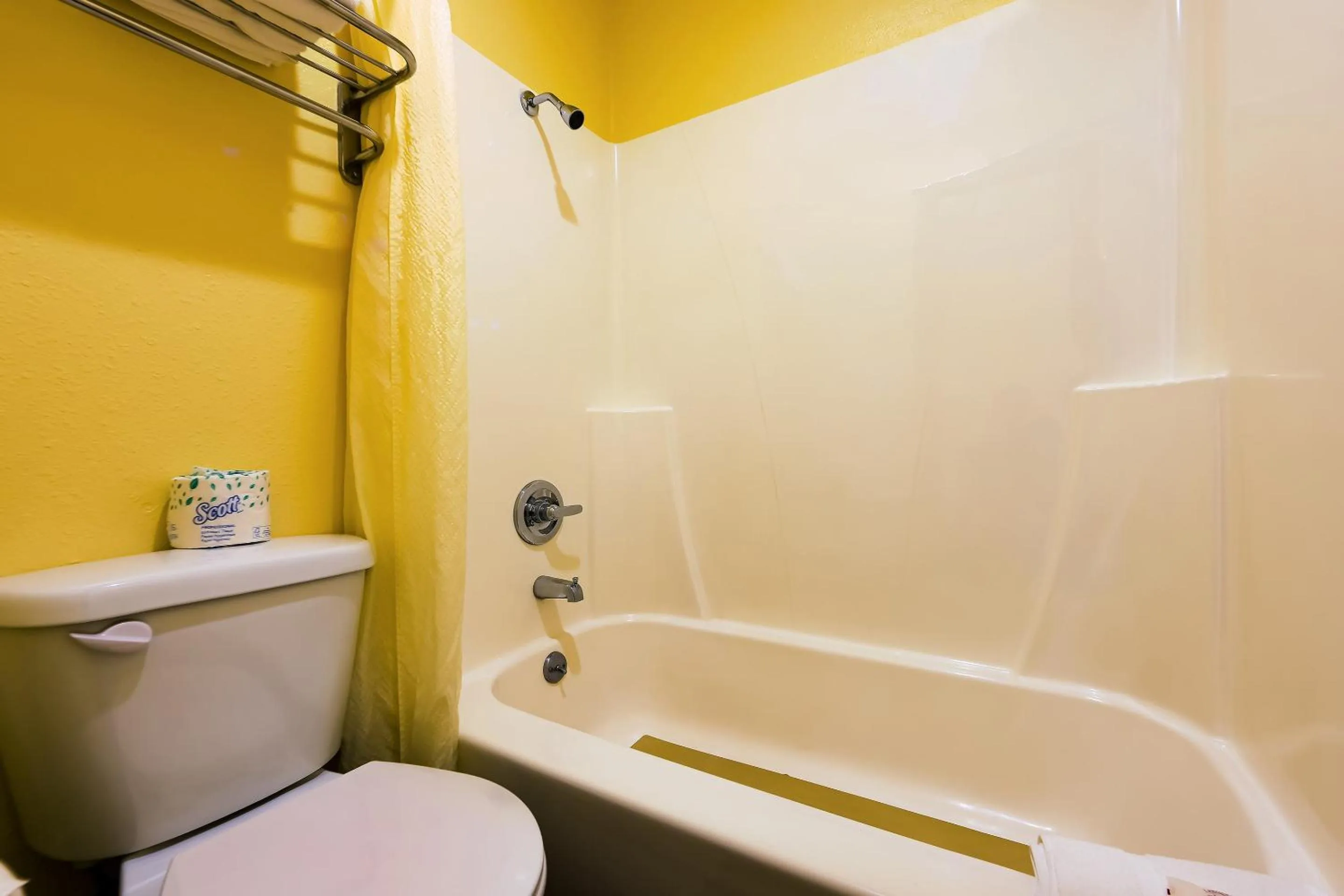 Bathroom in Coastal Inn by OYO Lincoln City - Oregon Coast Hwy