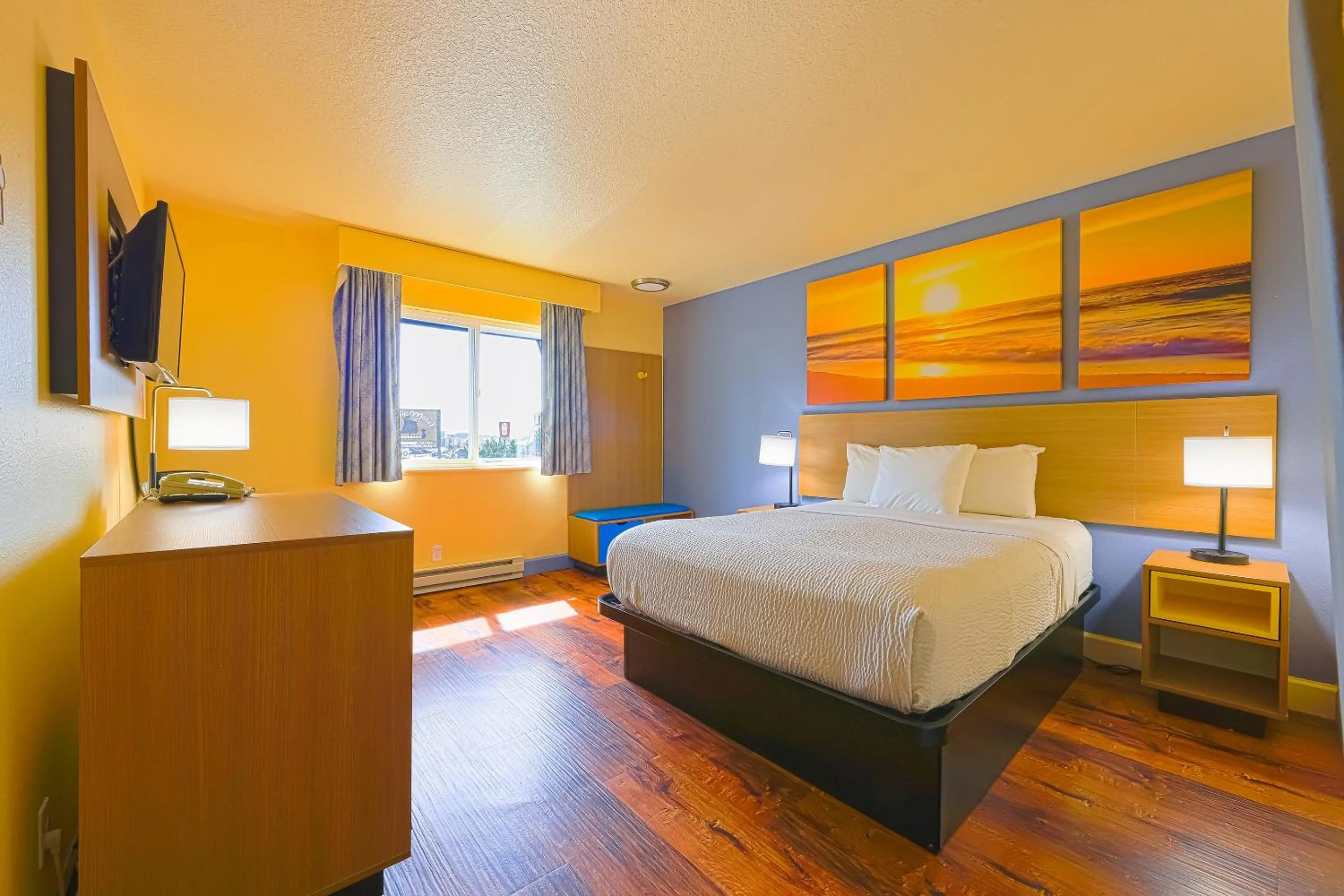 Bedroom, Bed in Coastal Inn by OYO Lincoln City - Oregon Coast Hwy