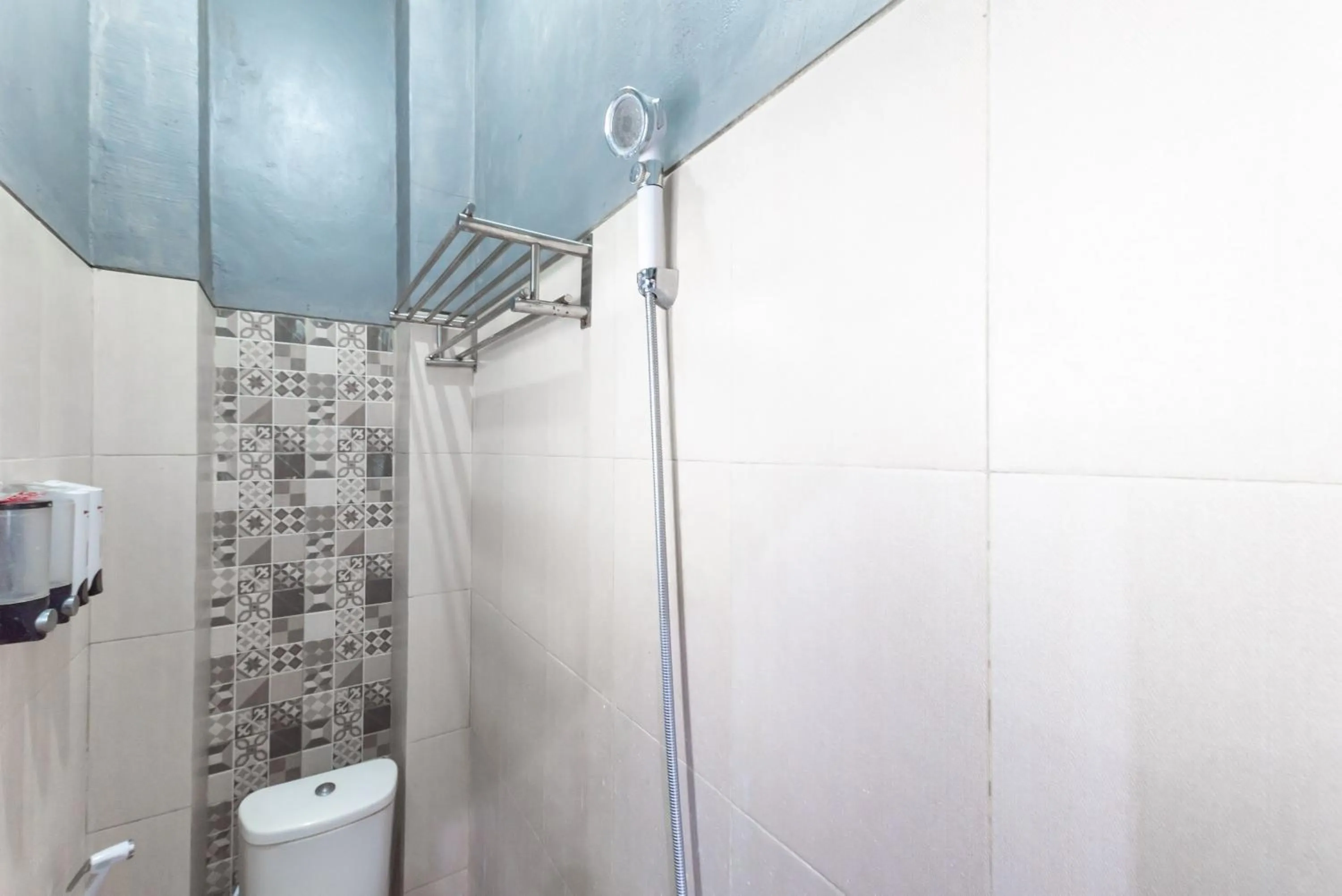 Bathroom in RedDoorz @ Soekarno Hatta Indah