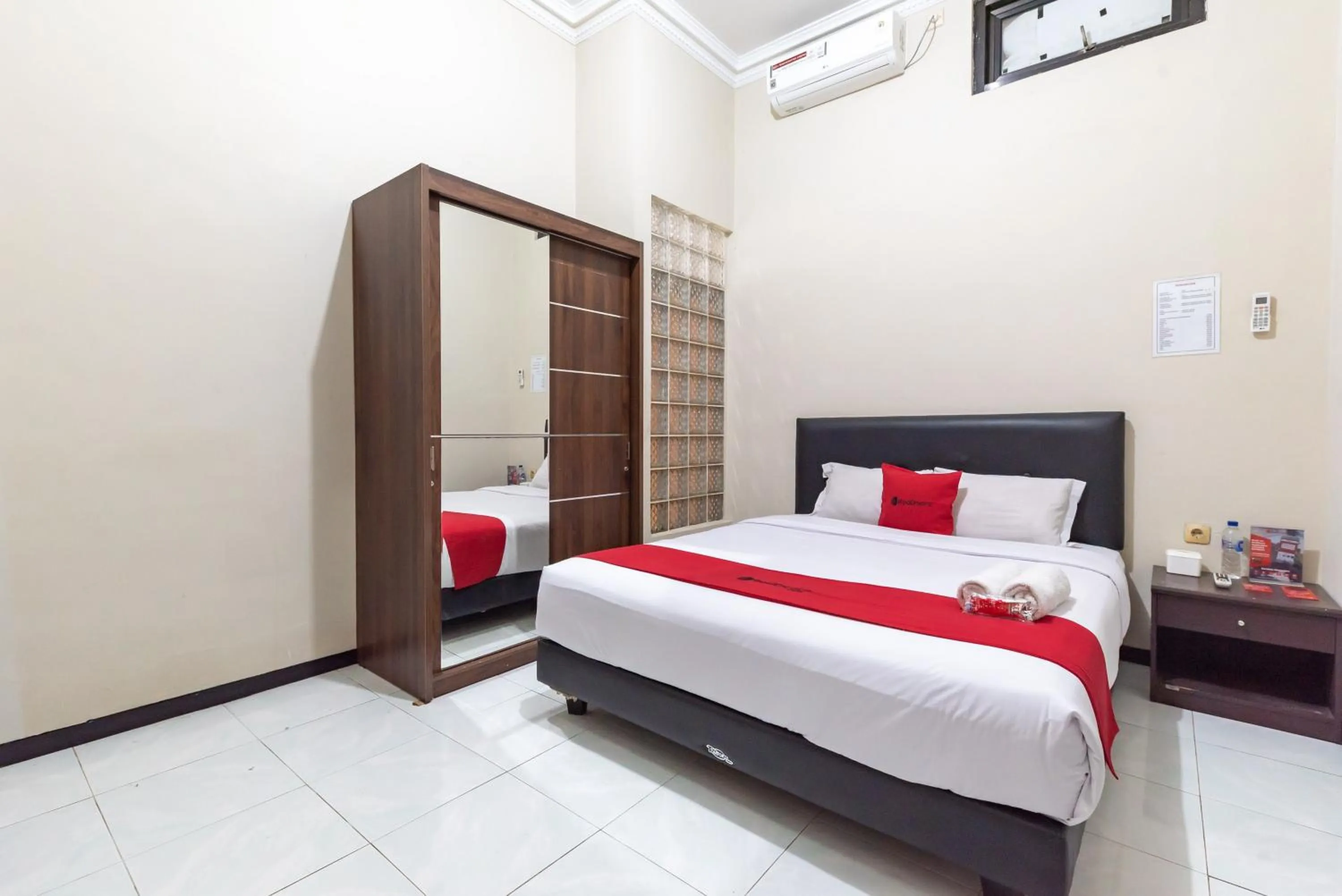 Bedroom, Bed in RedDoorz @ Soekarno Hatta Indah