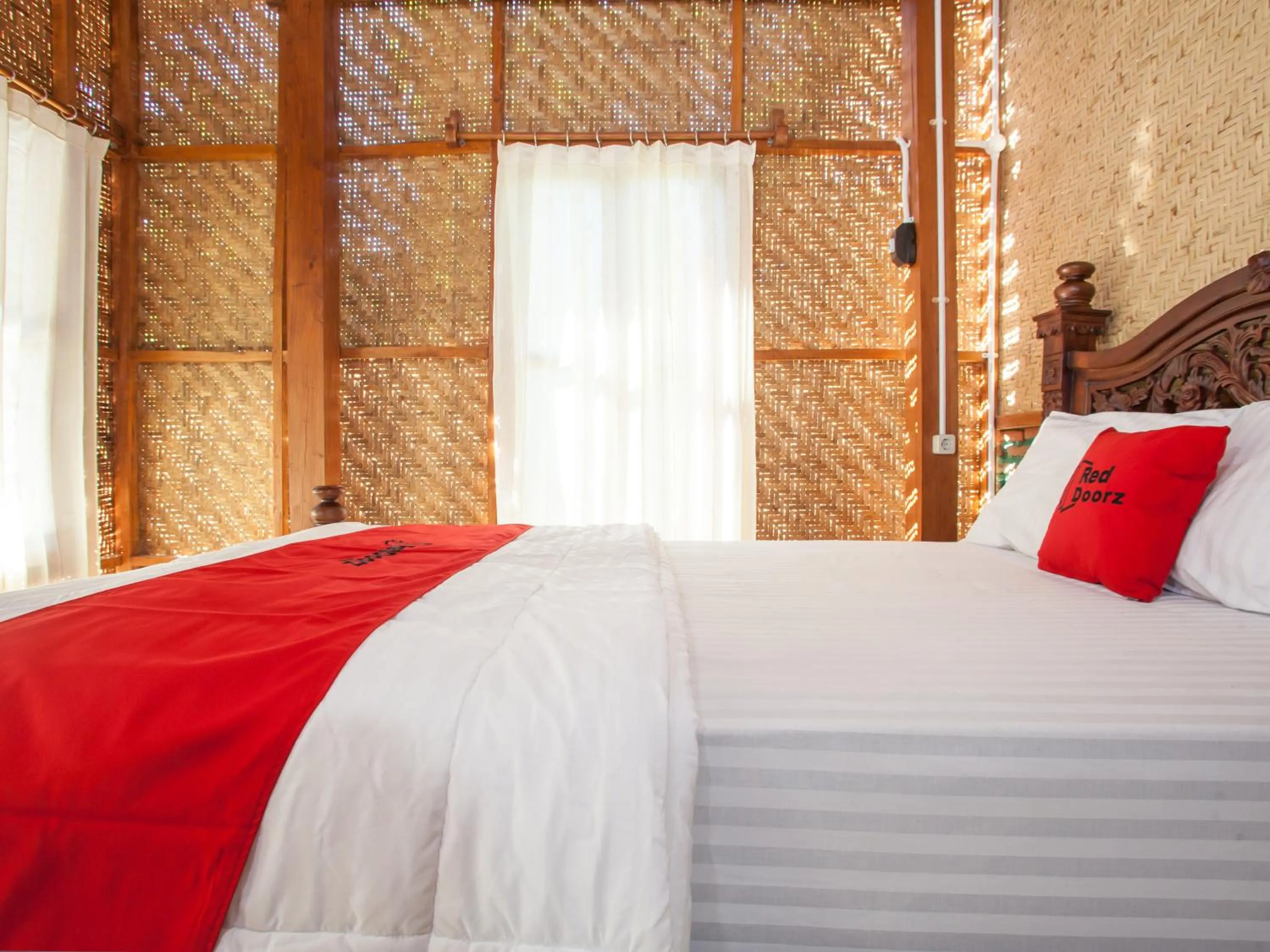 Bedroom, Bed in RedDoorz near Banyuwangi Kota Train Station