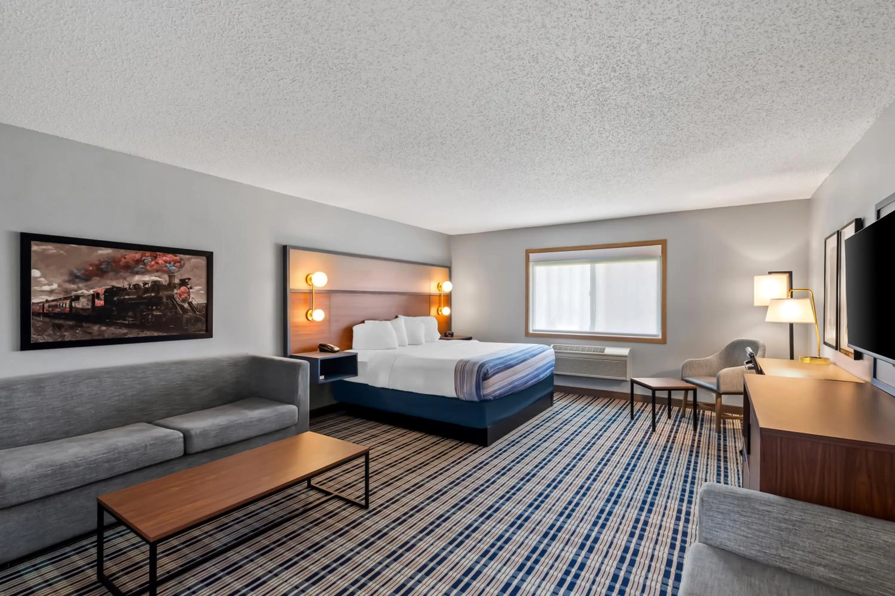 TV and multimedia, Bed in AmericInn by Wyndham Crookston U of M Crookston