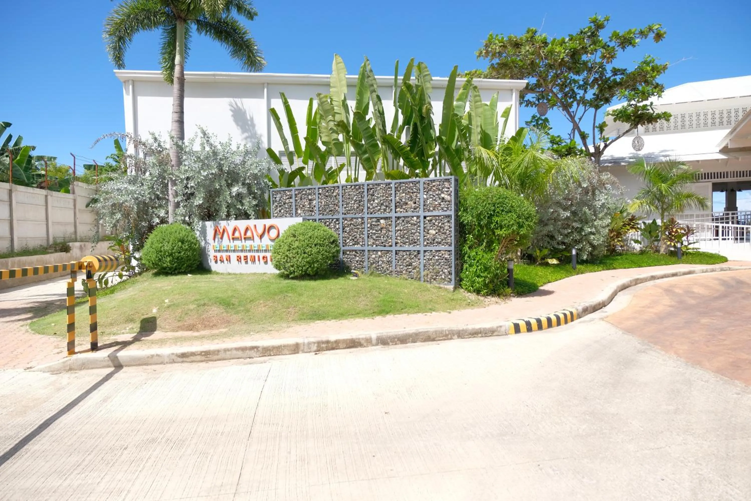 Facade/entrance in Maayo San Remigio