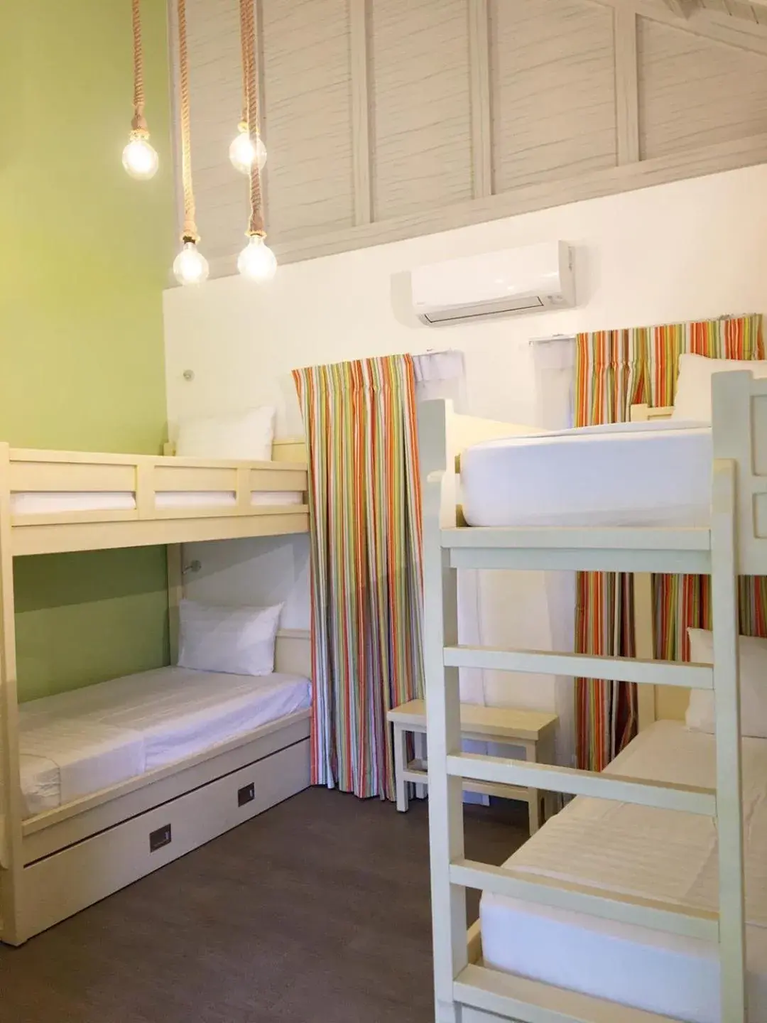 Quadruple Room in Maayo San Remigio Quadruple Room in Maayo San Remigio