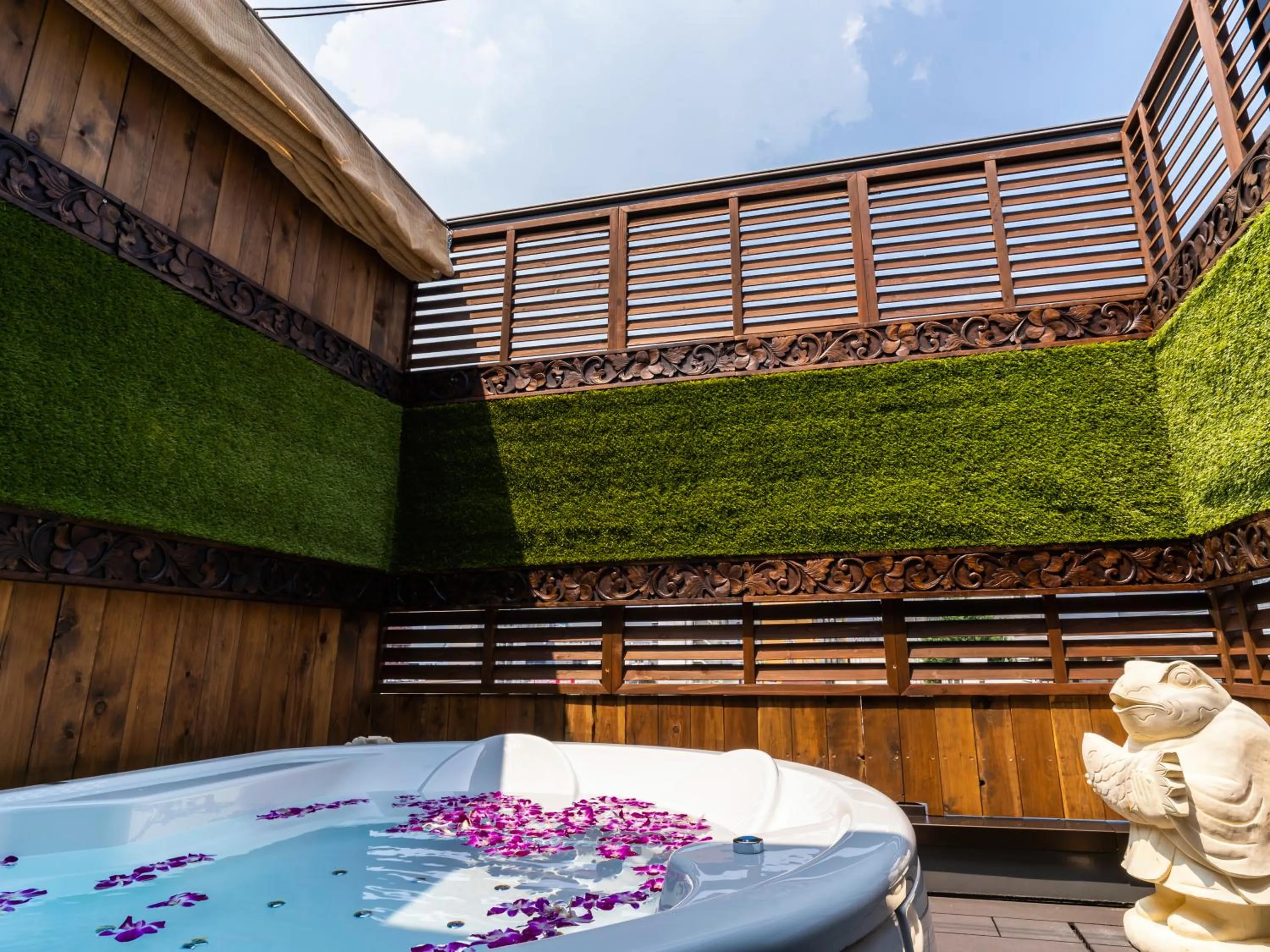 Open Air Bath in Hotel Petit Bali Garden Shin Okubo - Shinjuku Sta 10min walk -