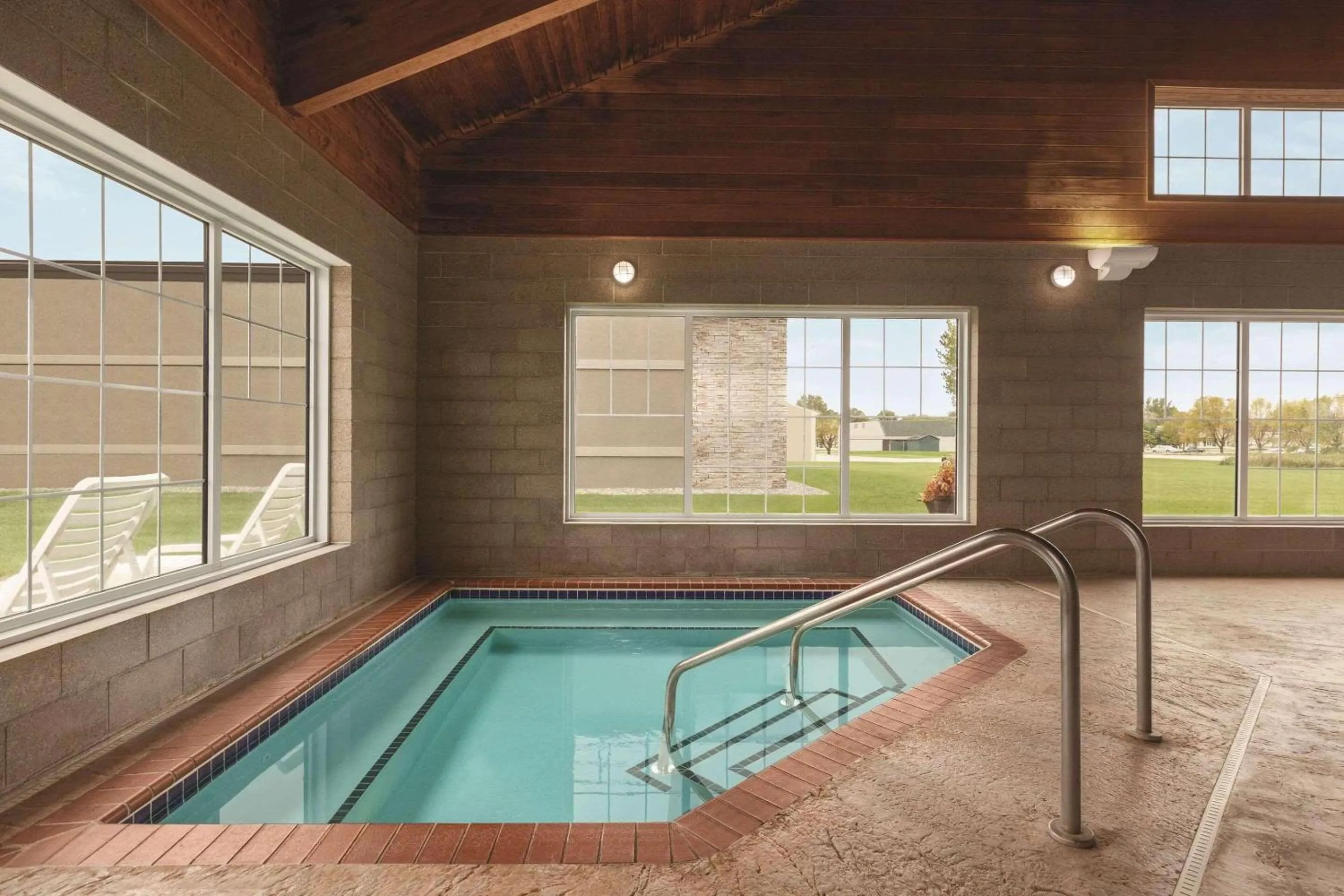 Swimming pool in Country Inn & Suites by Radisson, Willmar, MN