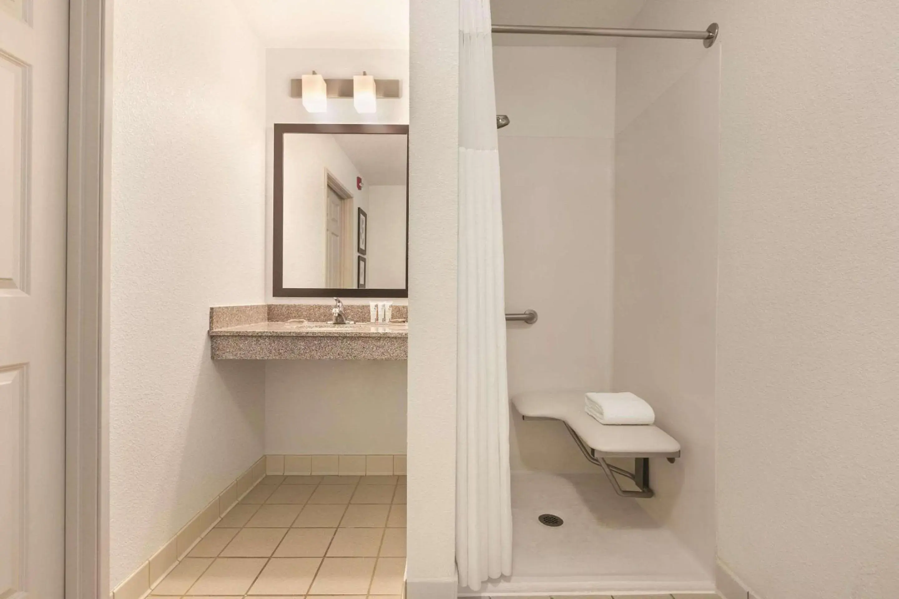 King Room with Roll-In Shower - Disability Access/Non Smoking in Country Inn & Suites by Radisson, Willmar, MN King Room with Roll-In Shower - Disability Access/Non Smoking in Country Inn & Suites by Radisson, Willmar, MN
