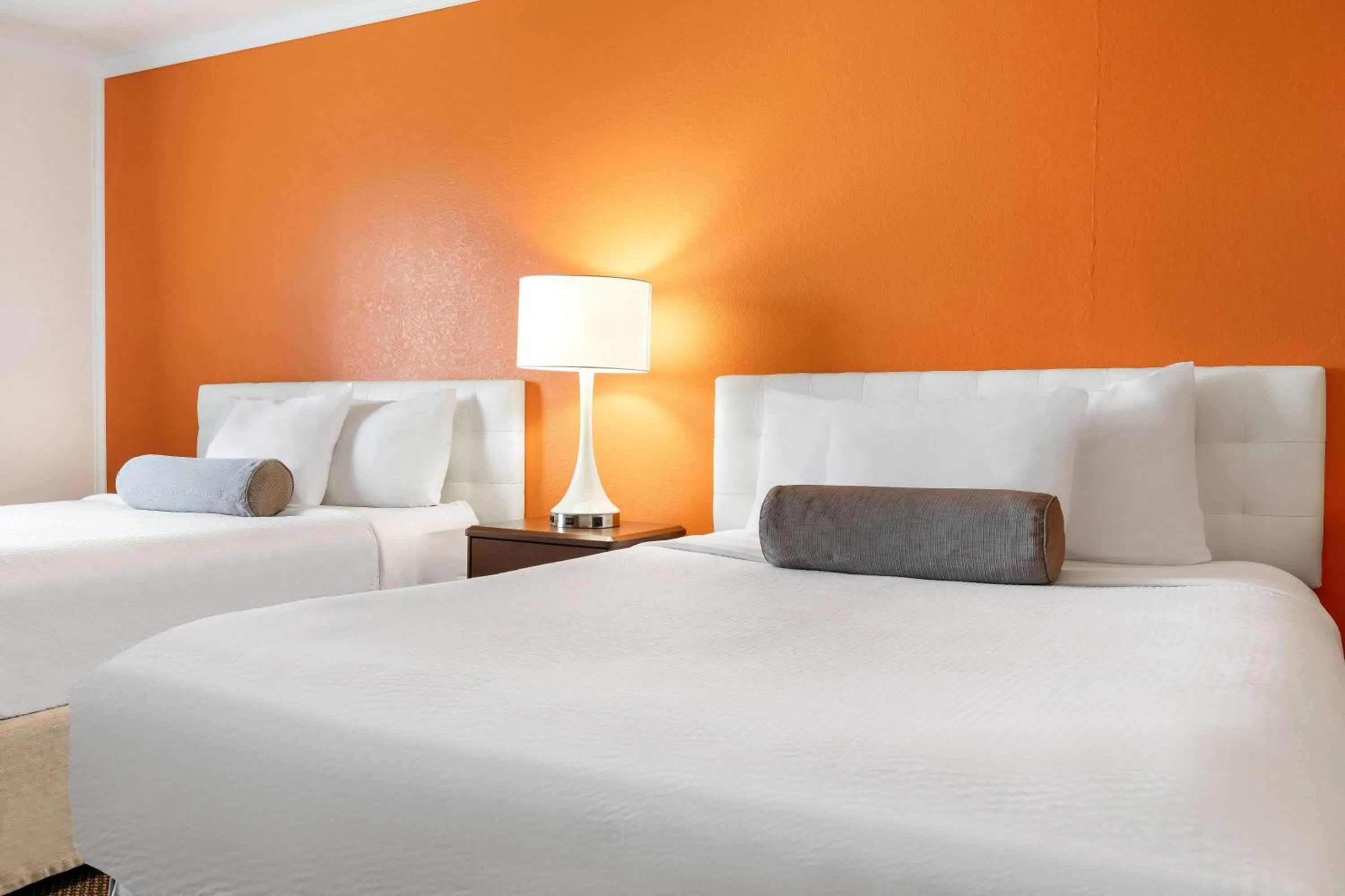 Photo of the whole room, Bed in Howard Johnson by Wyndham Oacoma Hotel & Suites