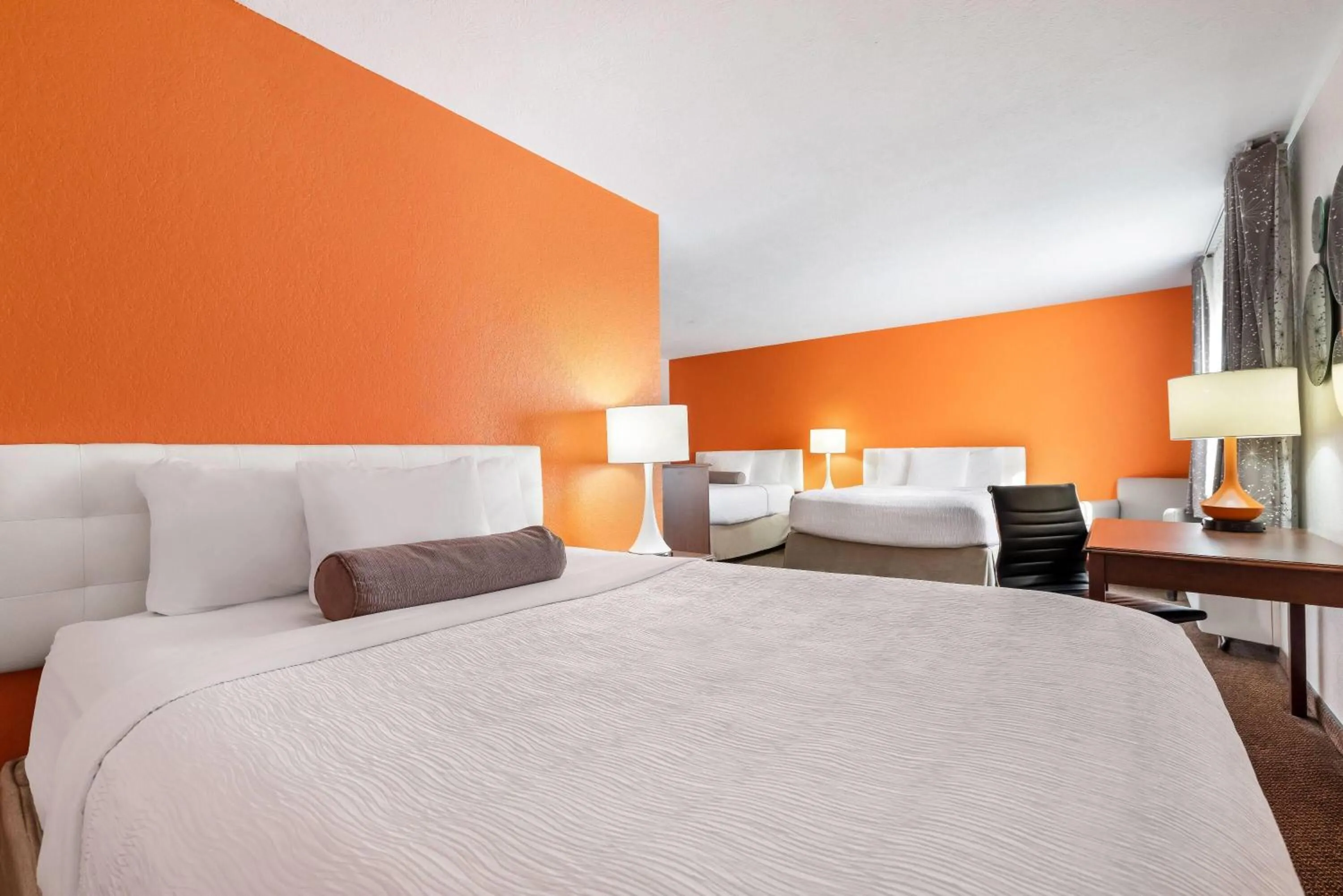 Photo of the whole room, Bed in Howard Johnson by Wyndham Oacoma Hotel & Suites