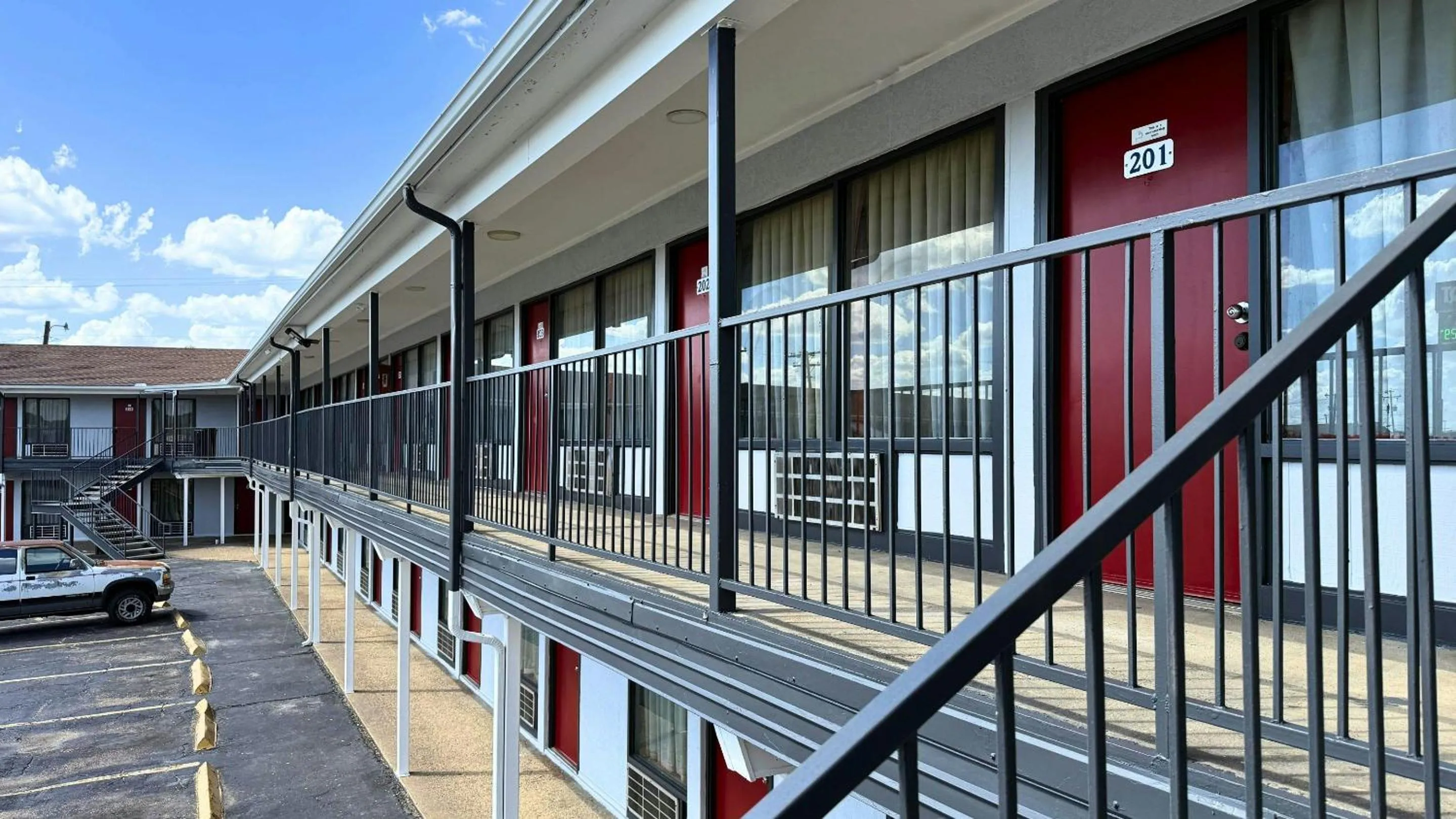 Property building in Thunderbird Motel Hillsboro