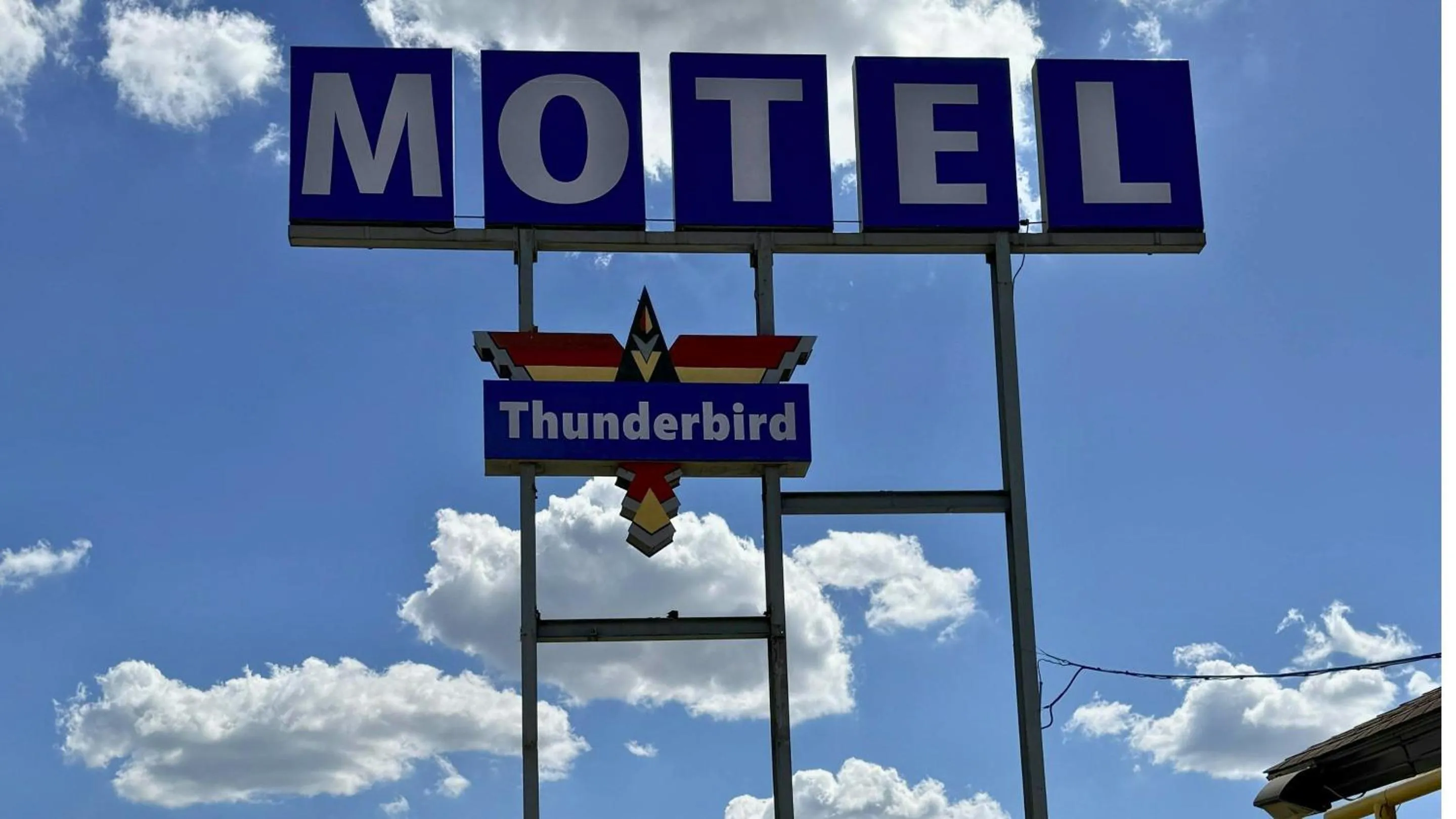 Facade/entrance in Thunderbird Motel Hillsboro