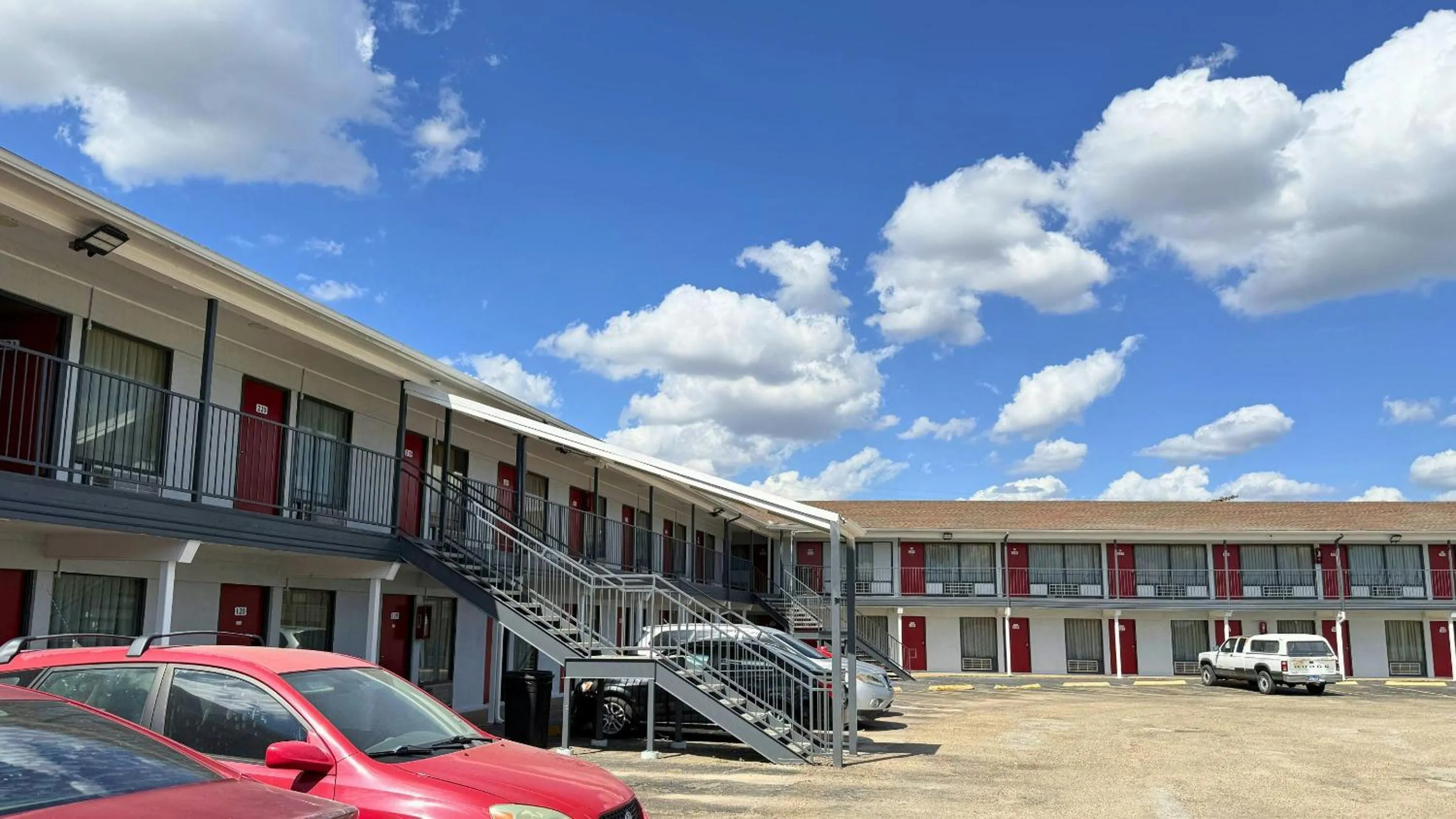 Property building in Thunderbird Motel Hillsboro
