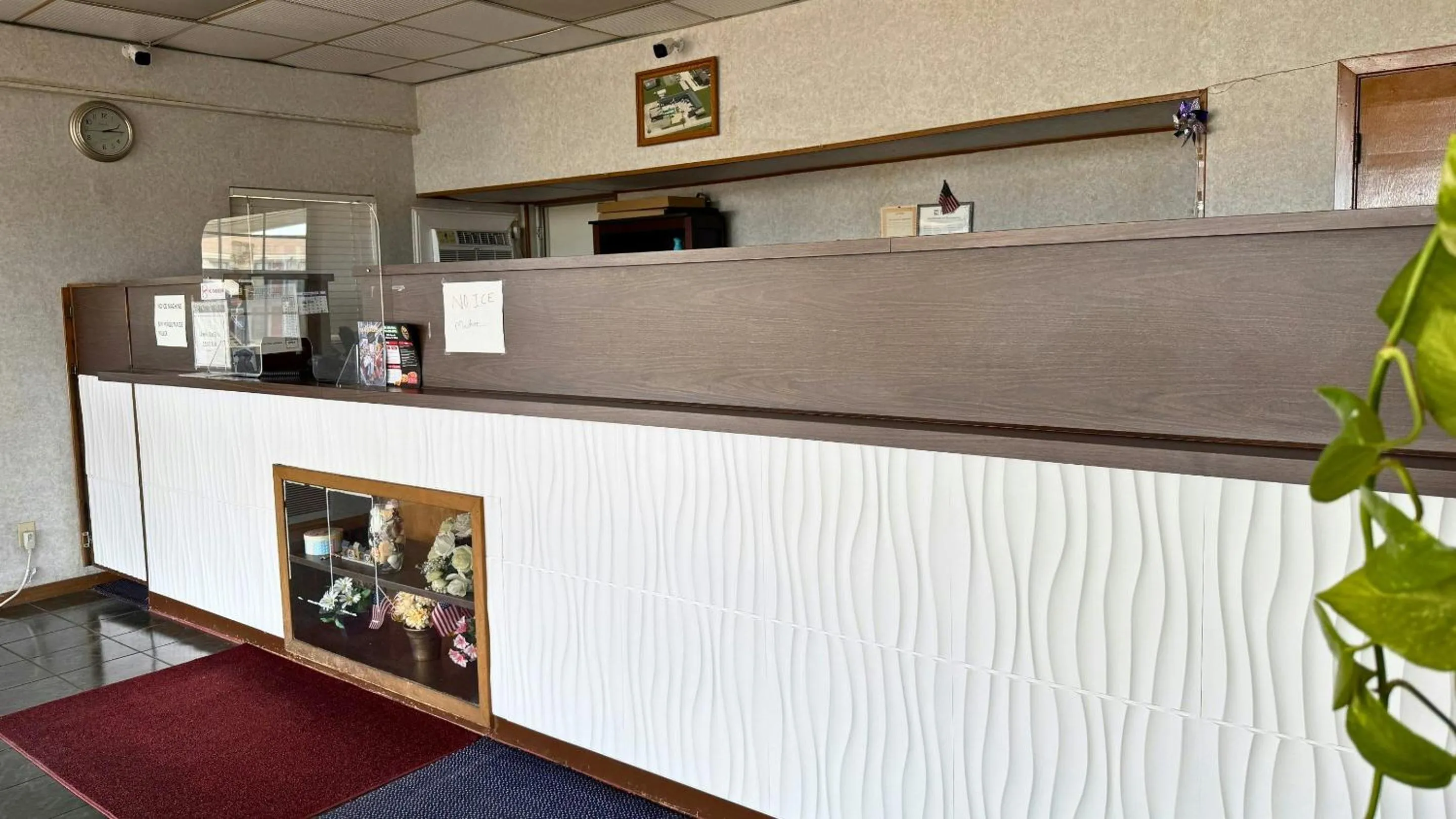 Lobby or reception in Thunderbird Motel Hillsboro
