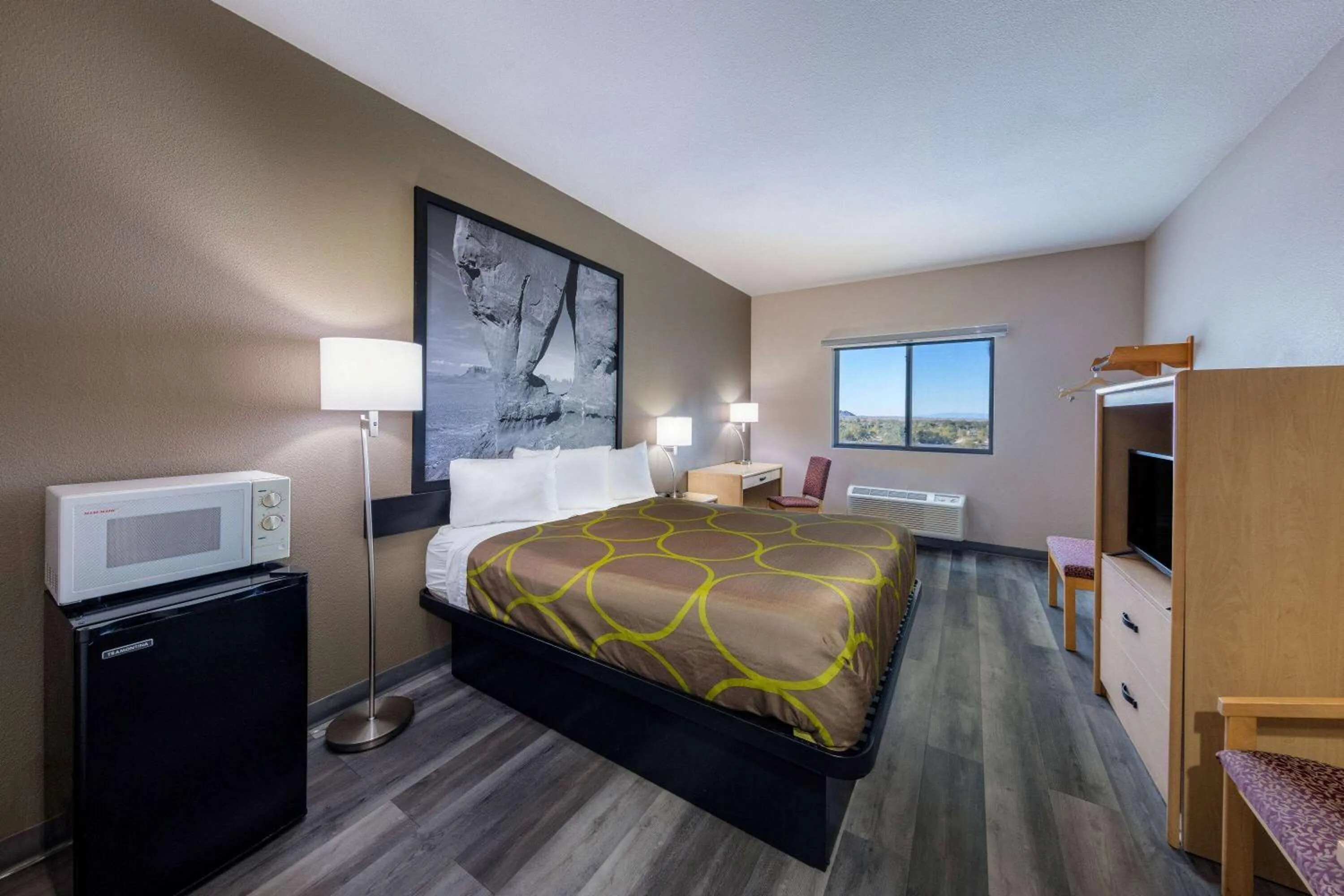 Photo of the whole room, Bed in Super 8 by Wyndham Quartzsite AZ