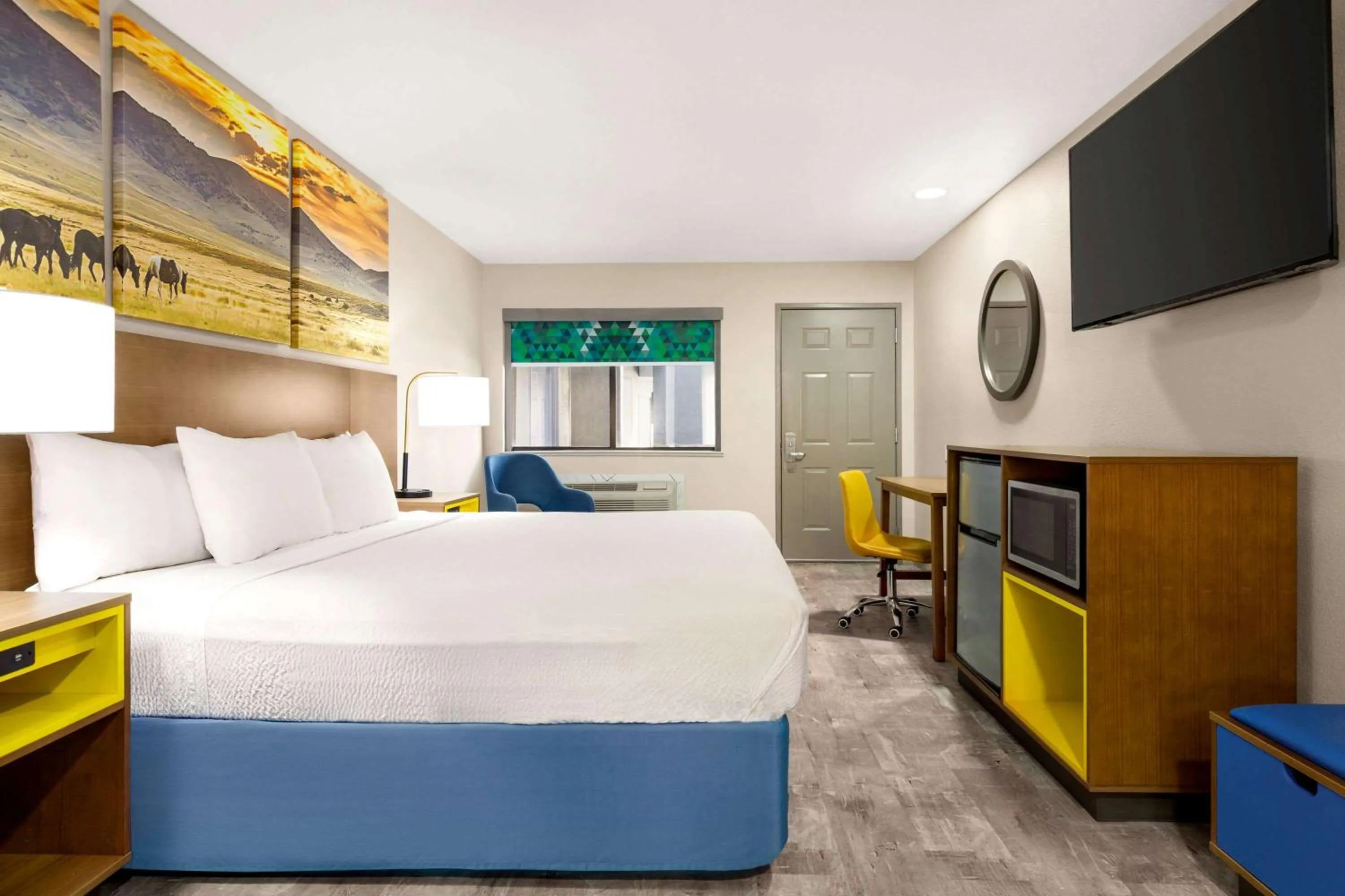 Photo of the whole room, Bed in Days Inn by Wyndham Ruidoso Downs