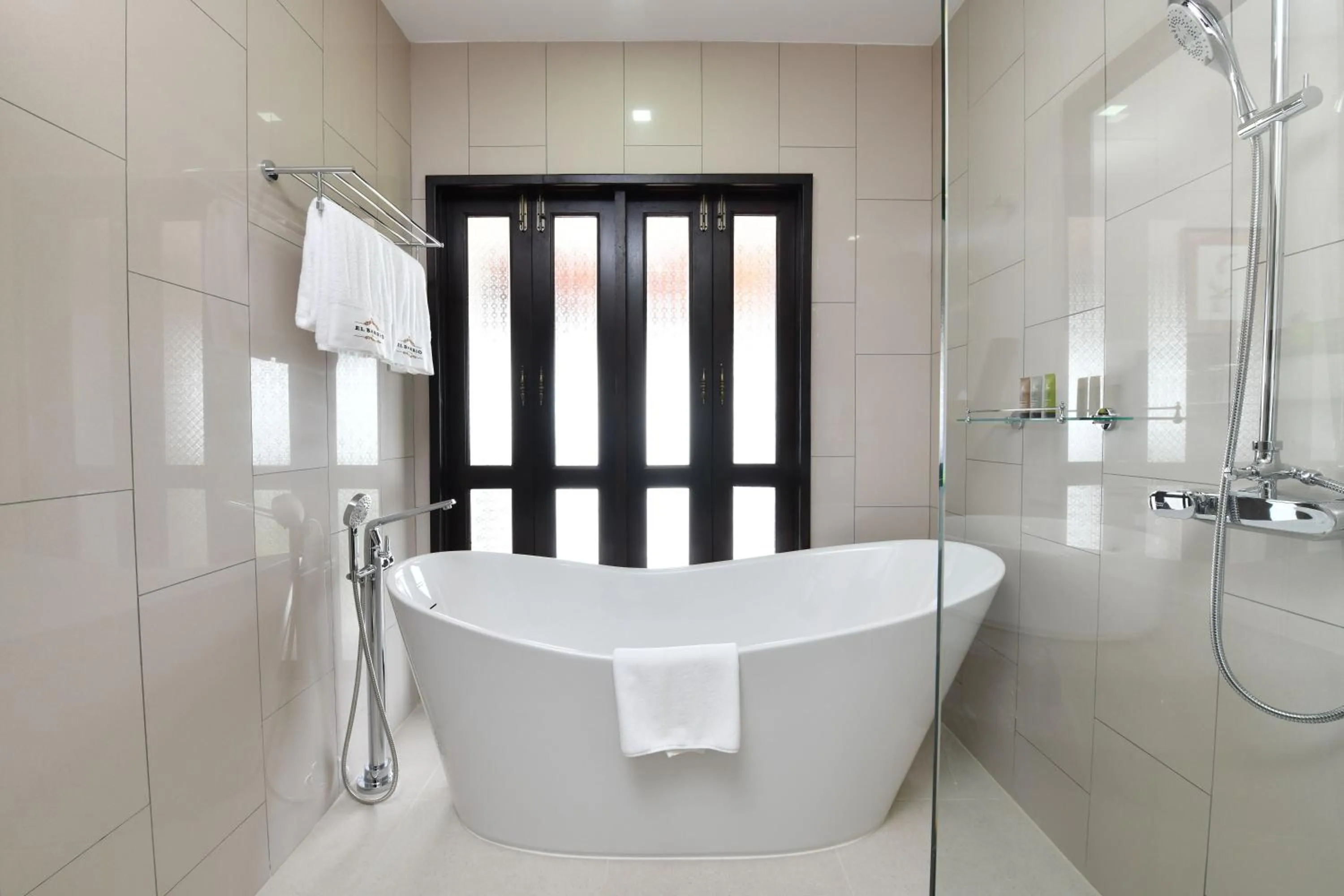 Bathroom in El Barrio Lanna