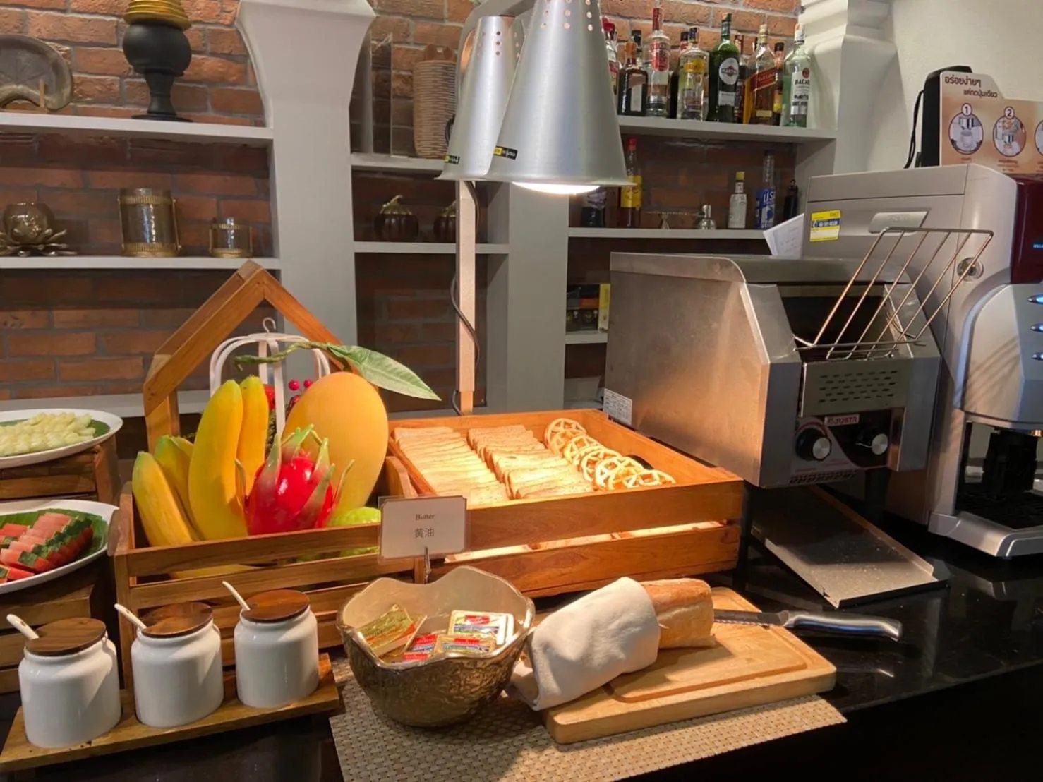 Continental breakfast in El Barrio Lanna