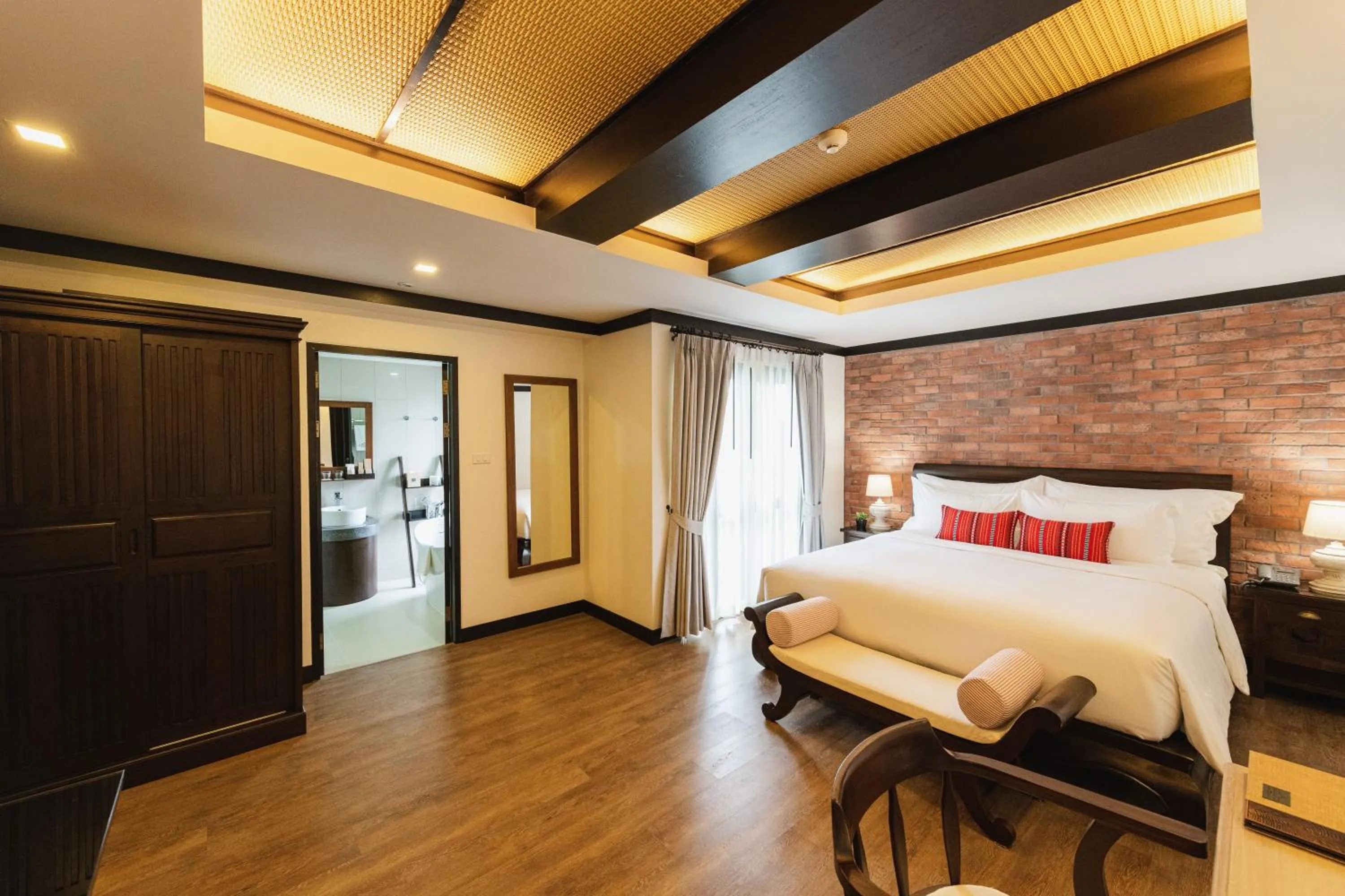 Photo of the whole room, Bed in El Barrio Lanna