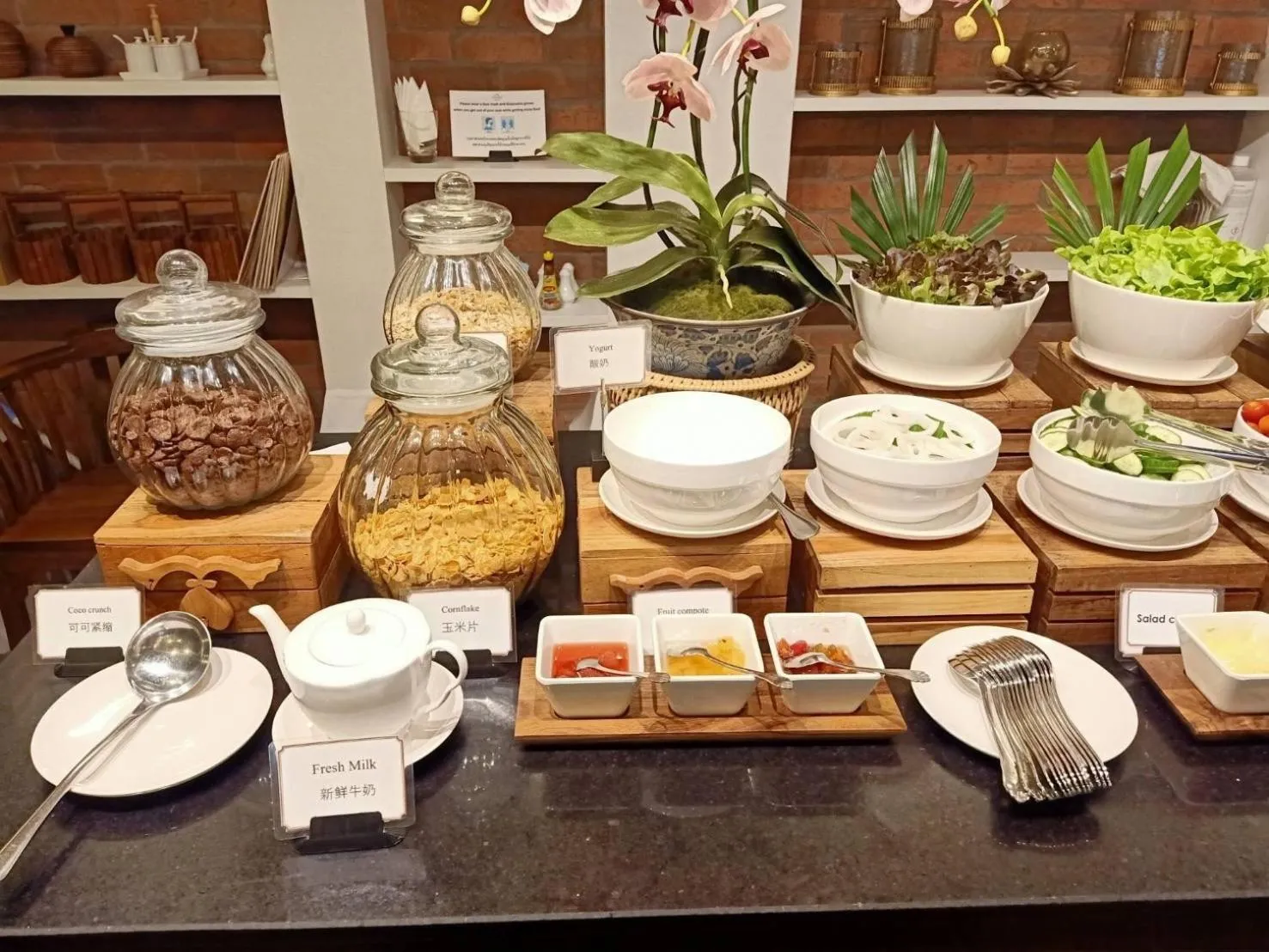 Continental breakfast in El Barrio Lanna