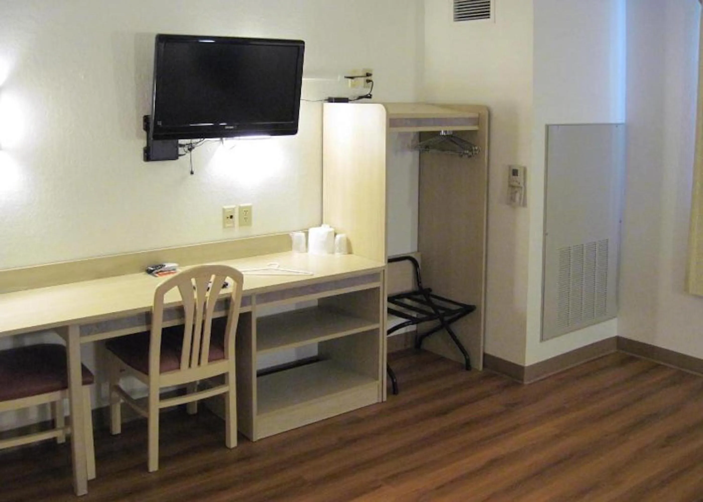 Bedroom in Motel 6-Avoca, IA