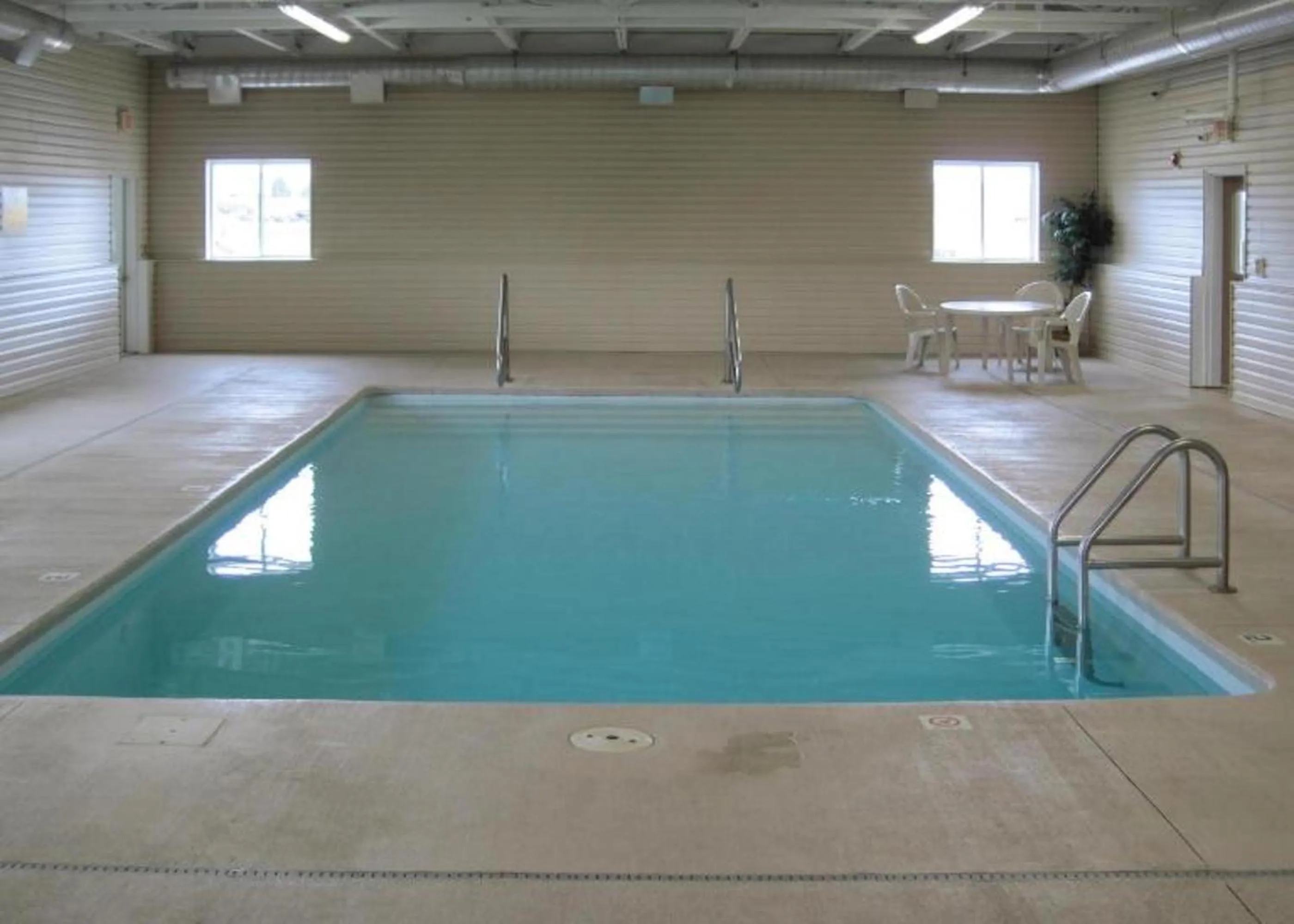 Swimming pool in Motel 6-Avoca, IA