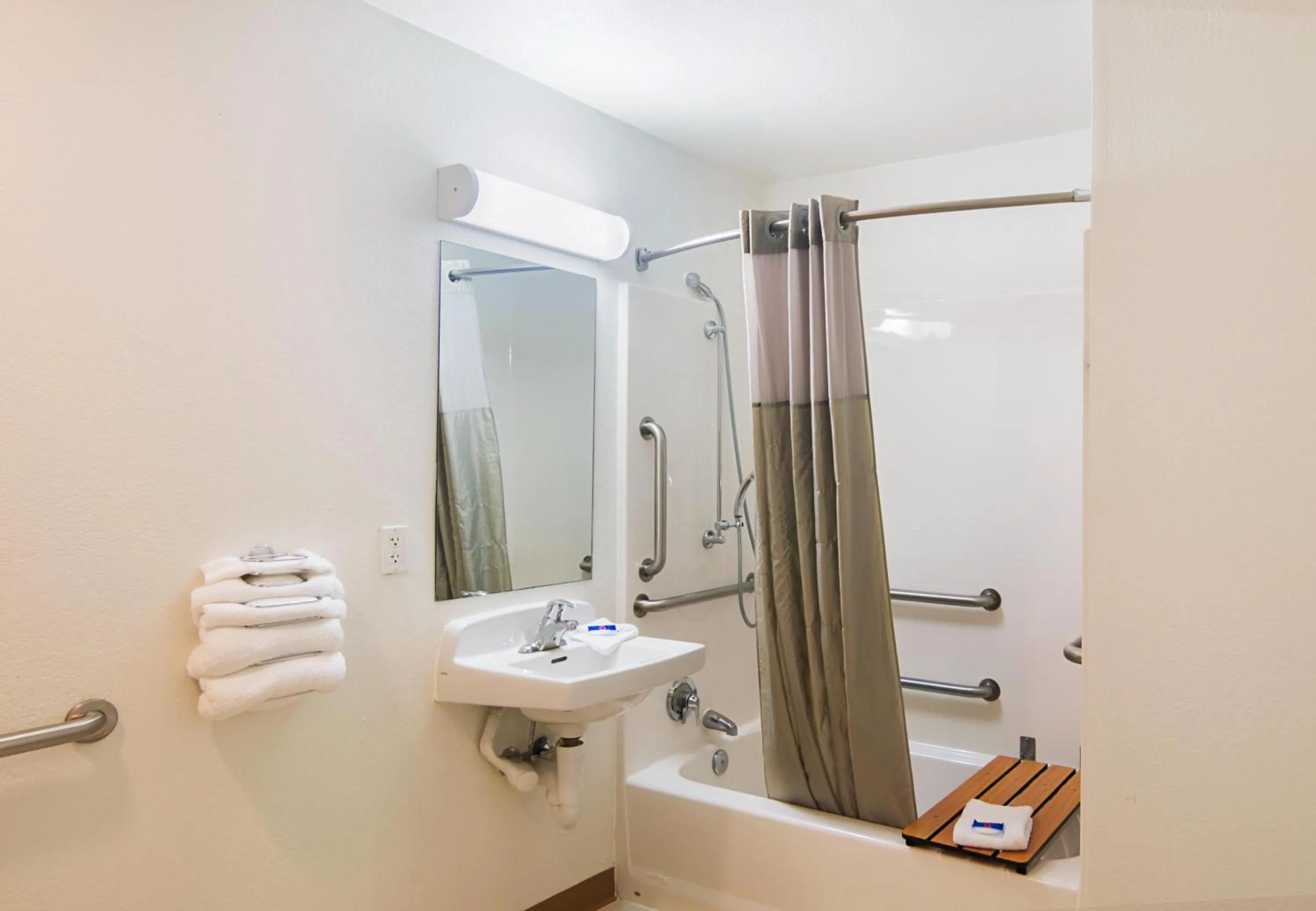 Bathroom in Motel 6-Avoca, IA