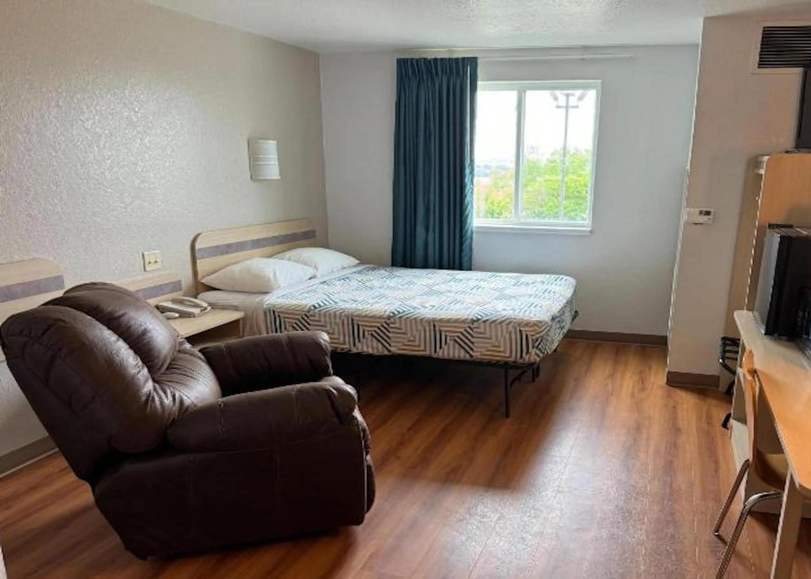 Bedroom, Bed in Motel 6-Avoca, IA