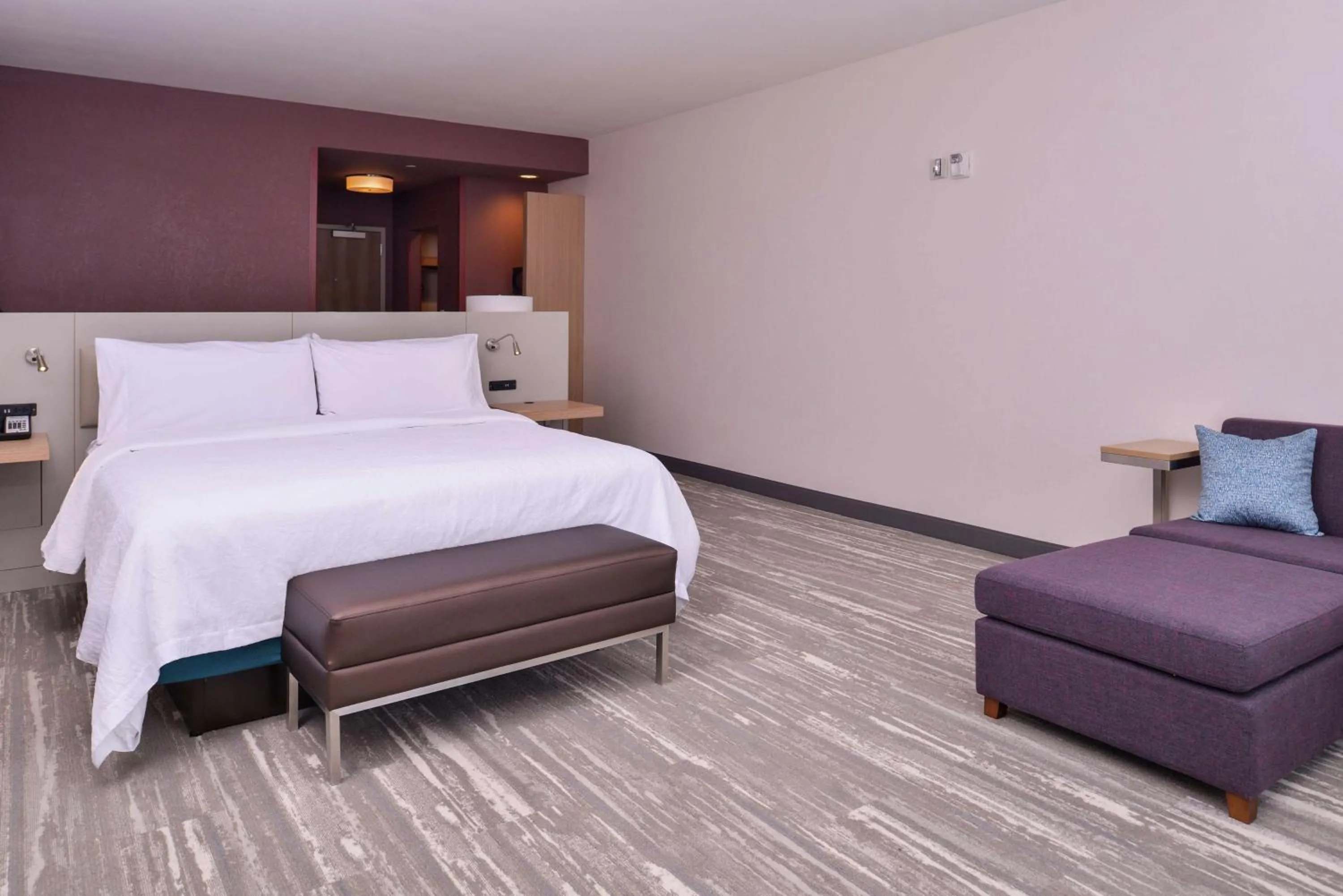 Living room, Bed in Hilton Garden Inn Kansas City Airport Mo