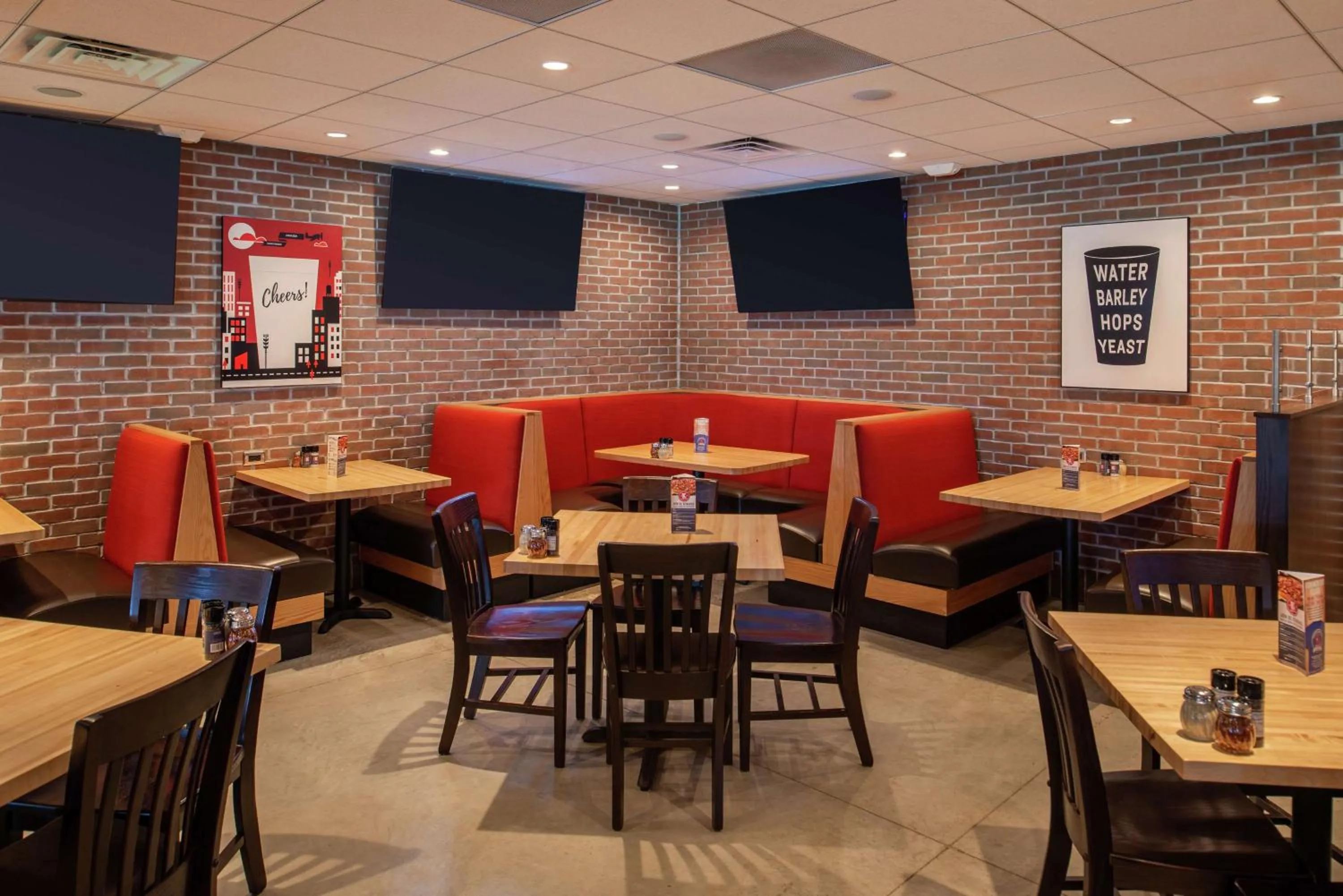 Restaurant/places to eat in Hilton Garden Inn Kansas City Airport Mo