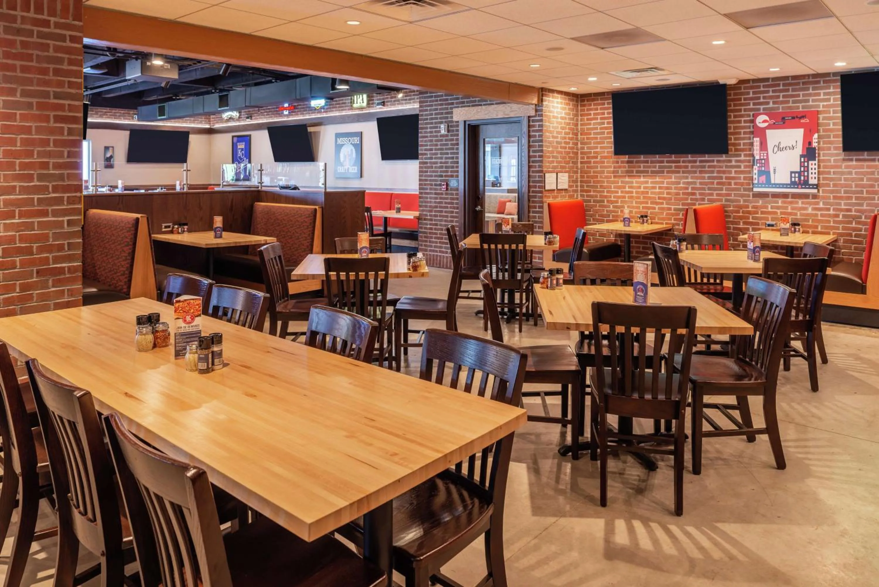 Restaurant/places to eat in Hilton Garden Inn Kansas City Airport Mo