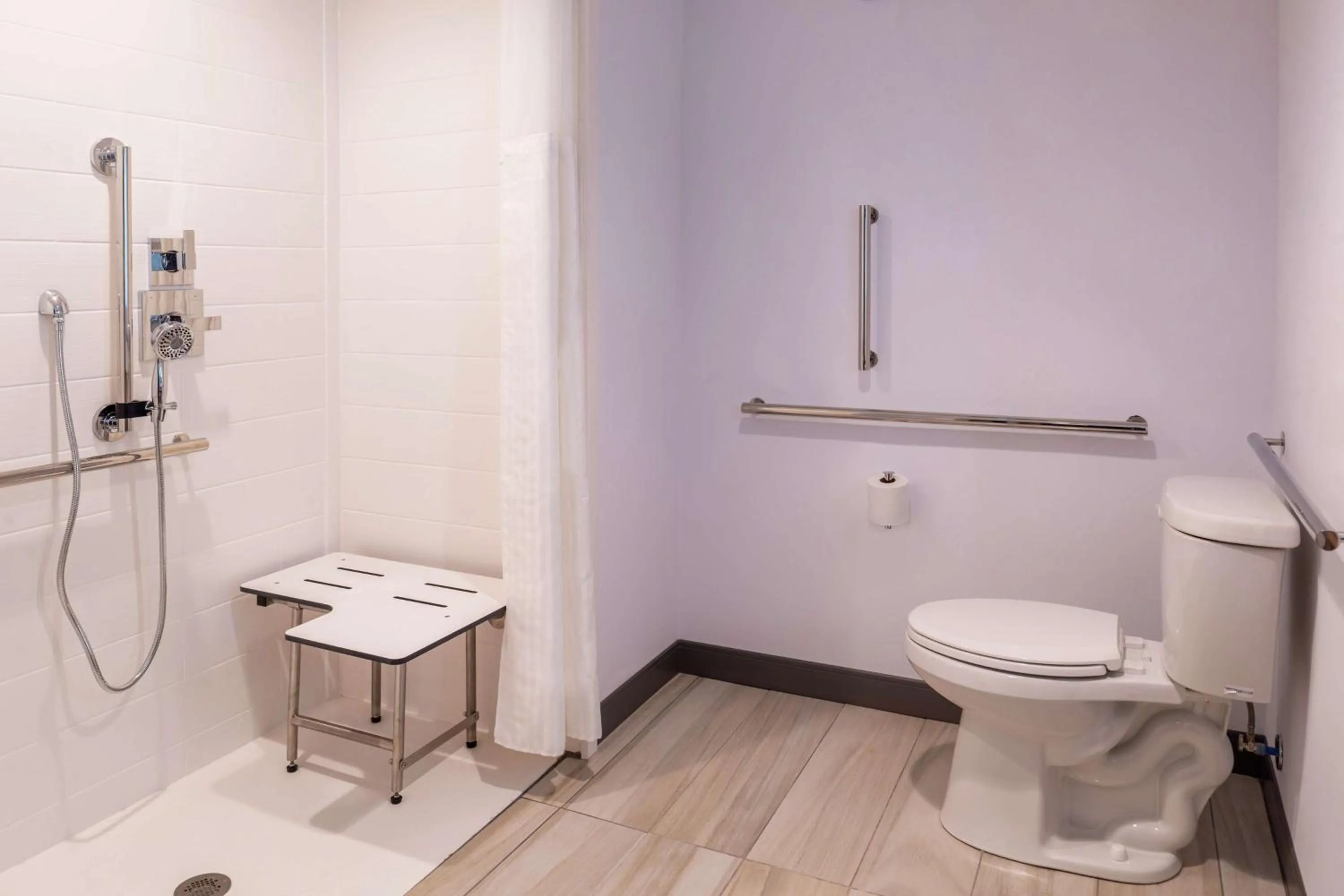 Bathroom in Hilton Garden Inn Kansas City Airport Mo