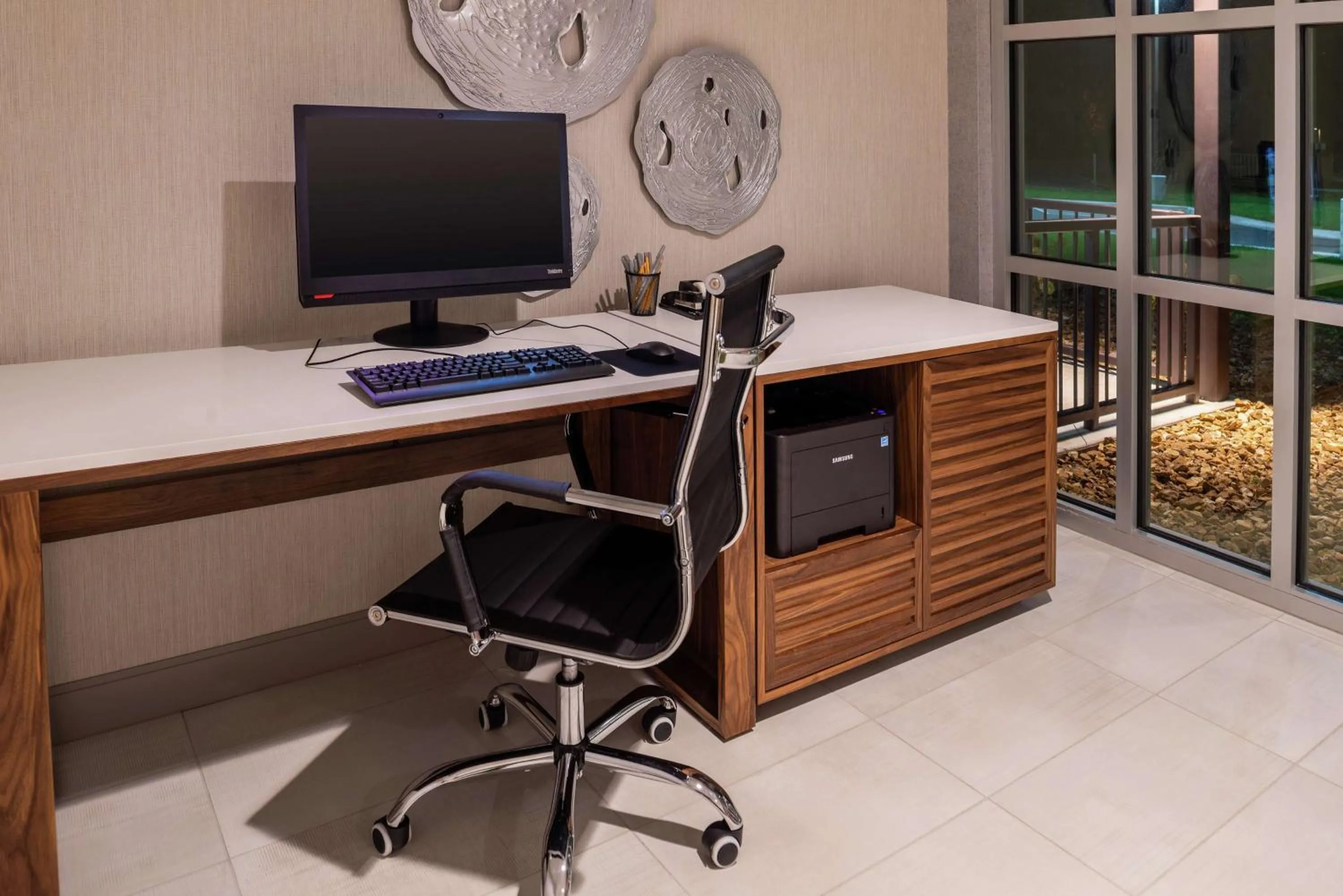 Business facilities in Hilton Garden Inn Kansas City Airport Mo