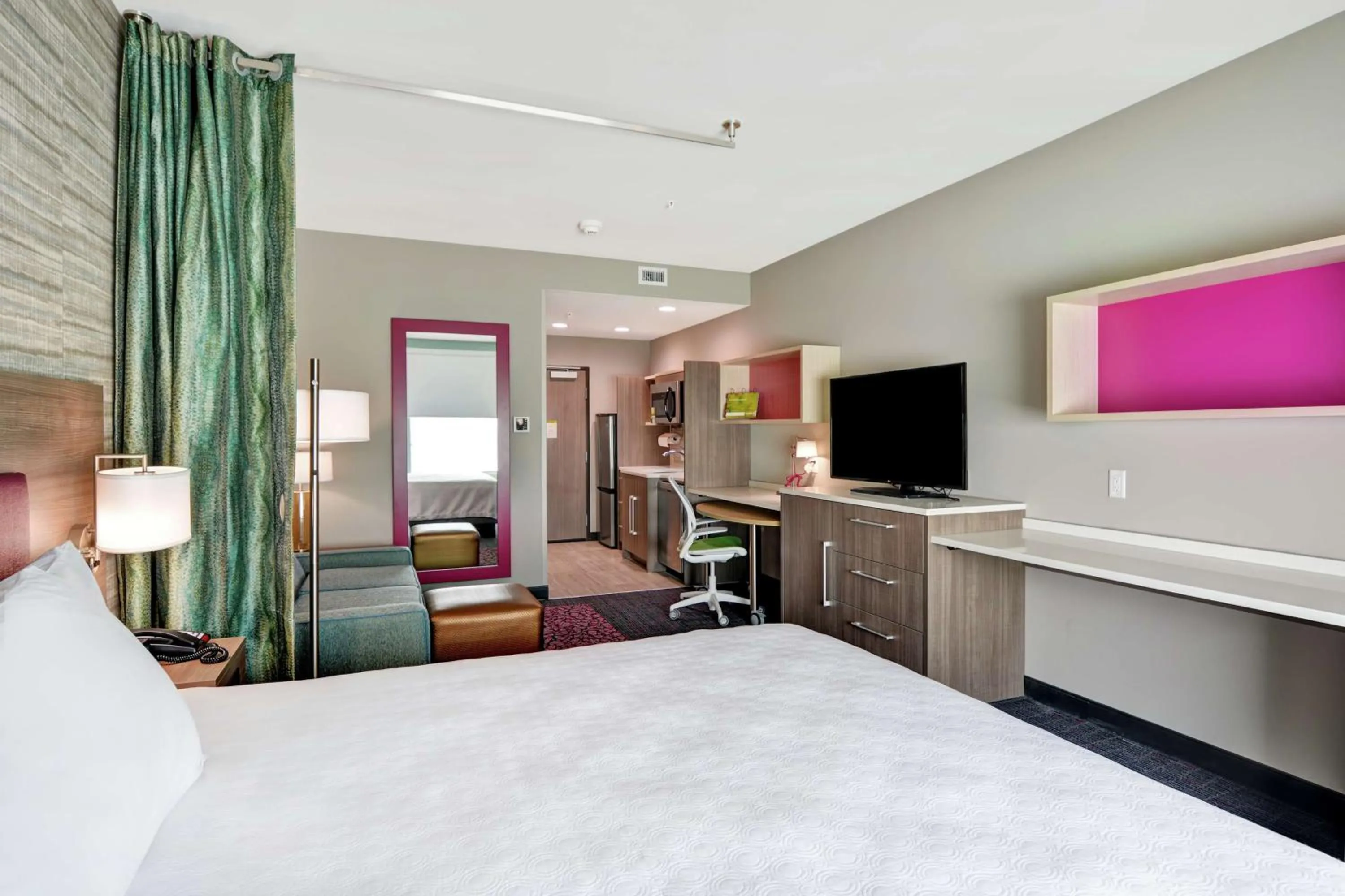 Bedroom, Bed in Home2 Suites By Hilton Pecos Tx