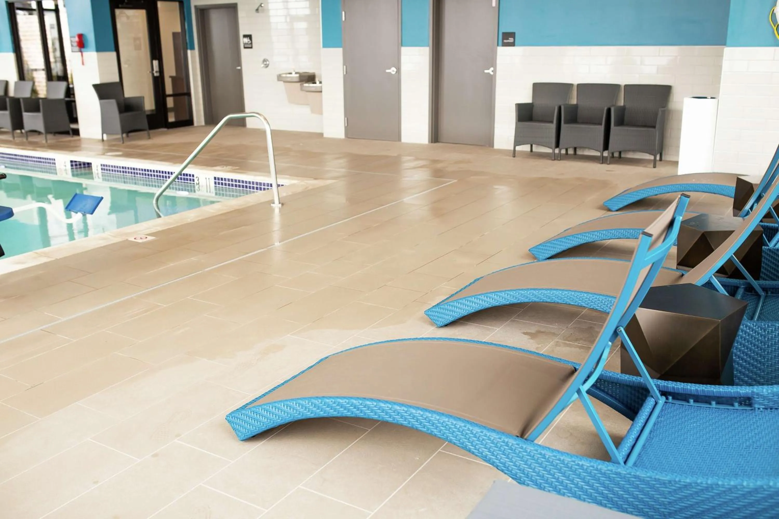 Pool view in Hampton Inn and Suites Dundee