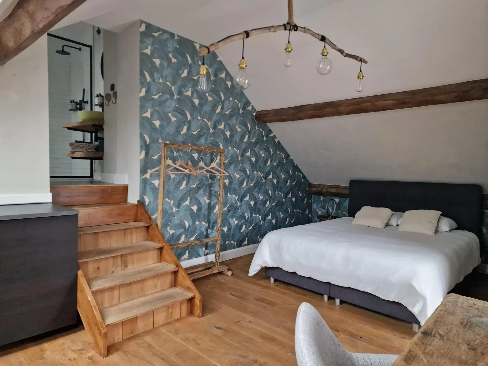 Deluxe King Room - single occupancy in Monsieur Doute Deluxe King Room - single occupancy in Monsieur Doute