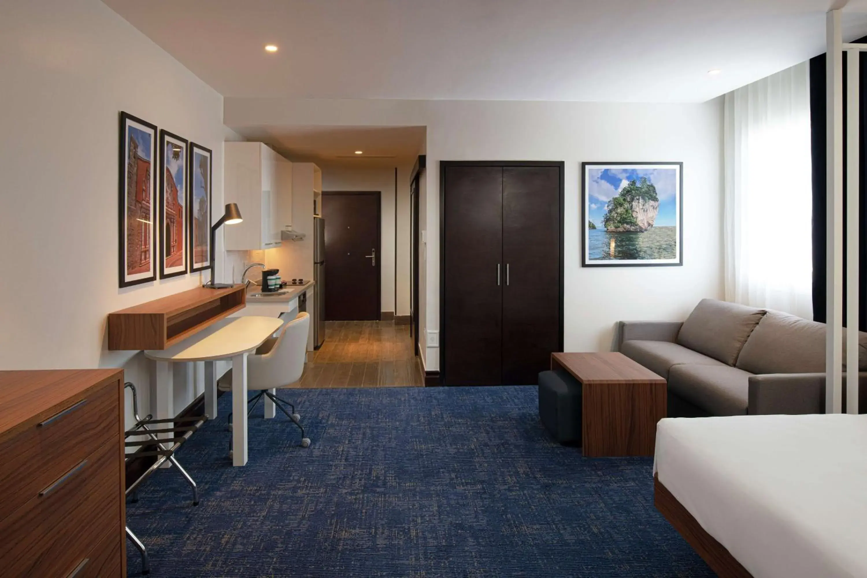 Queen Studio with Roll-In Shower - Mobility Access/Non-Smoking in Homewood Suites By Hilton Santo Domingo Queen Studio with Roll-In Shower - Mobility Access/Non-Smoking in Homewood Suites By Hilton Santo Domingo