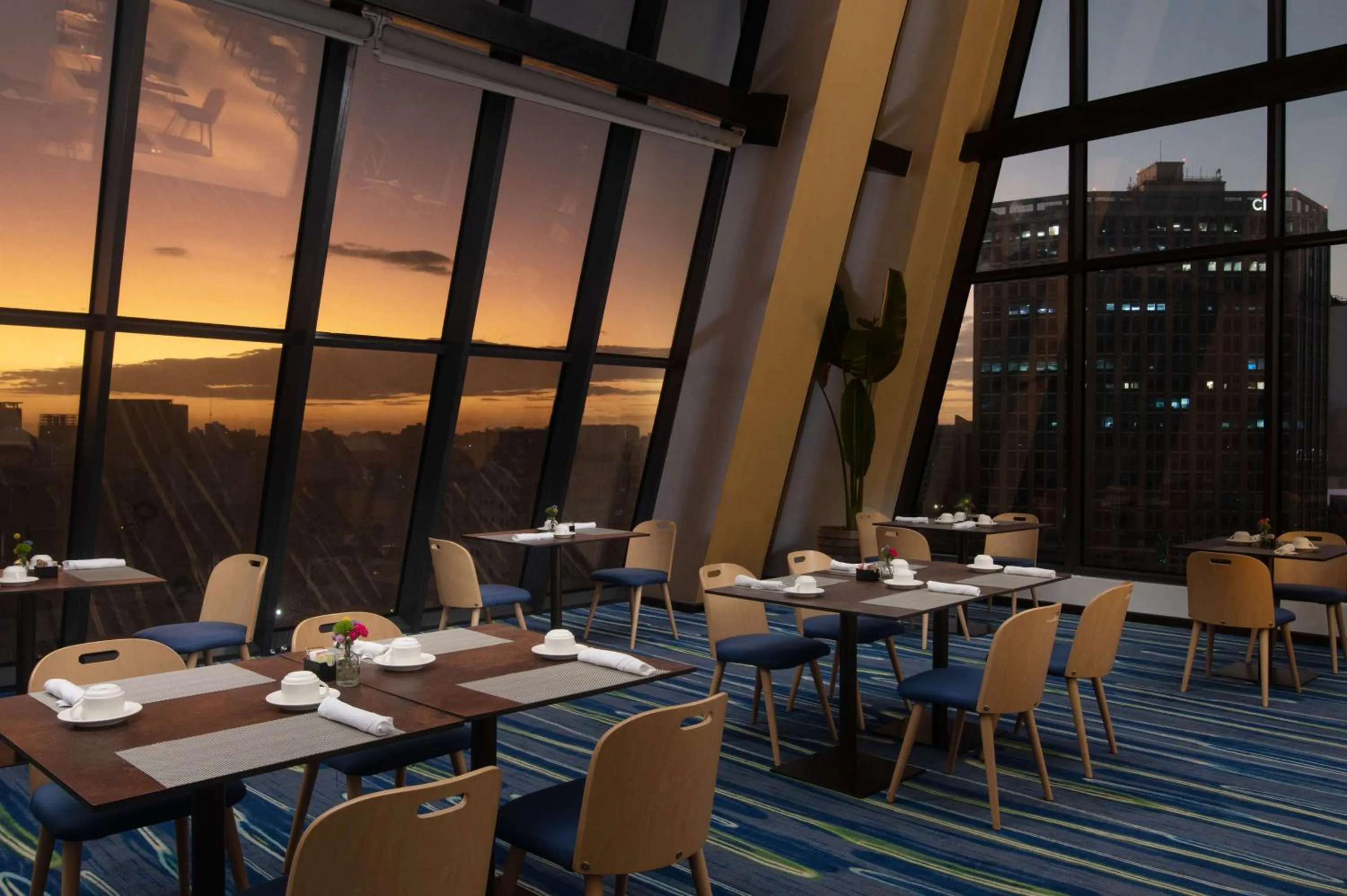 Dining area in Homewood Suites By Hilton Santo Domingo