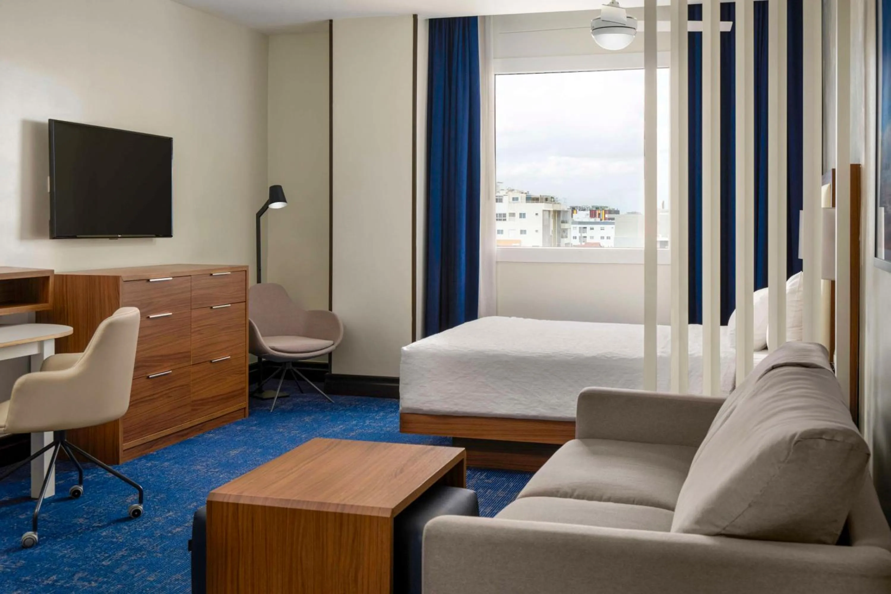 Living room, Bed in Homewood Suites By Hilton Santo Domingo