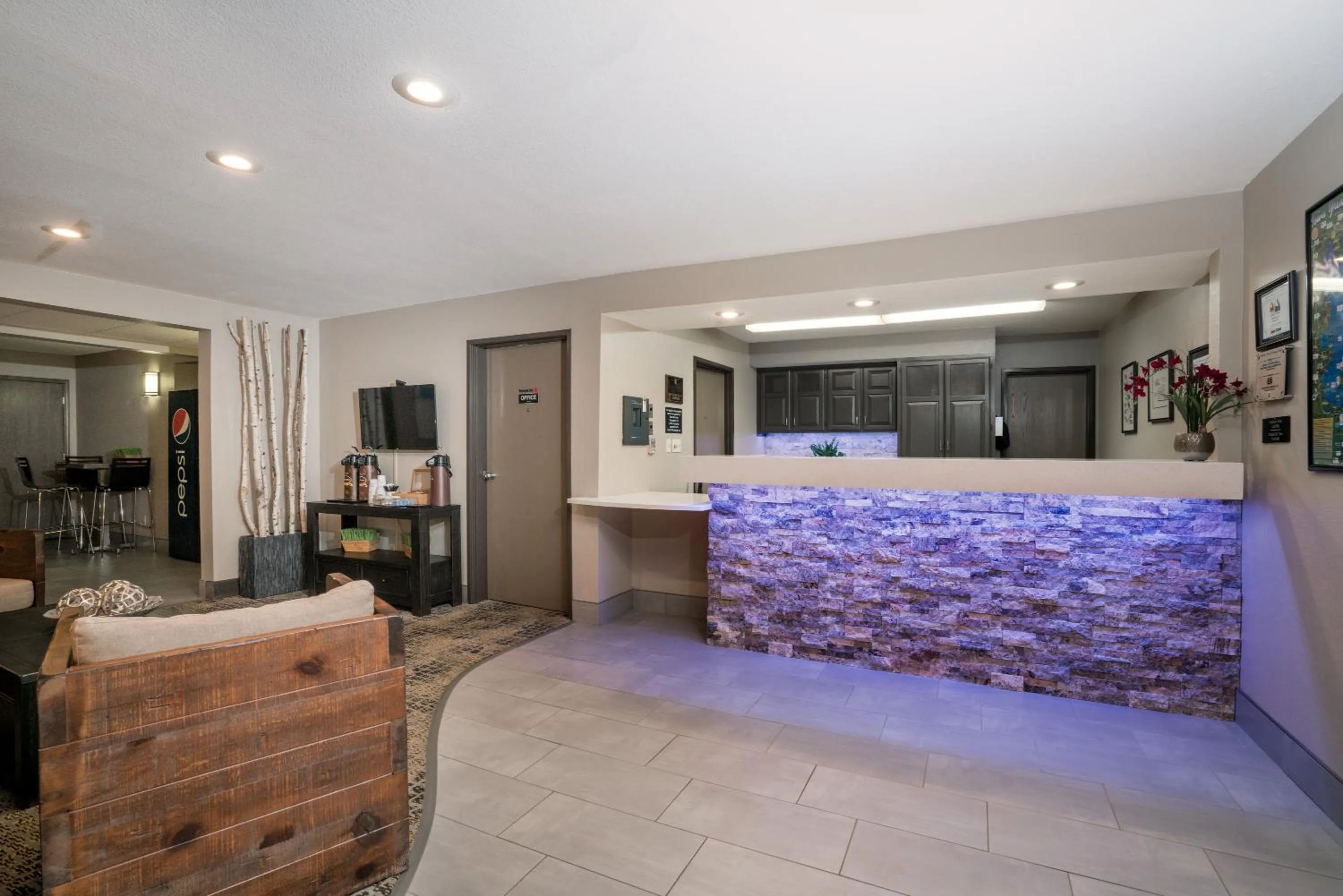 Lobby or reception in Super 8 by Wyndham Spirit Lake/Okoboji