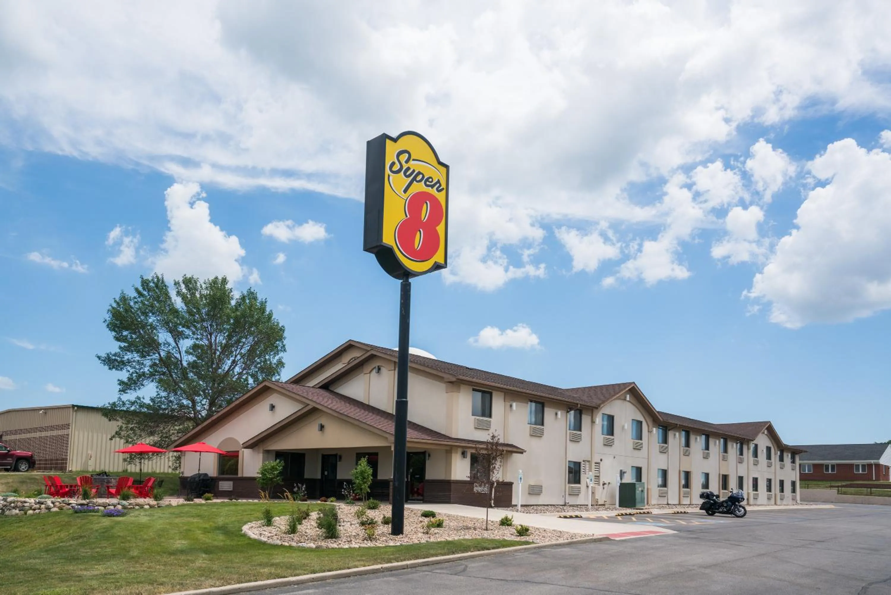 Facade/entrance in Super 8 by Wyndham Spirit Lake/Okoboji