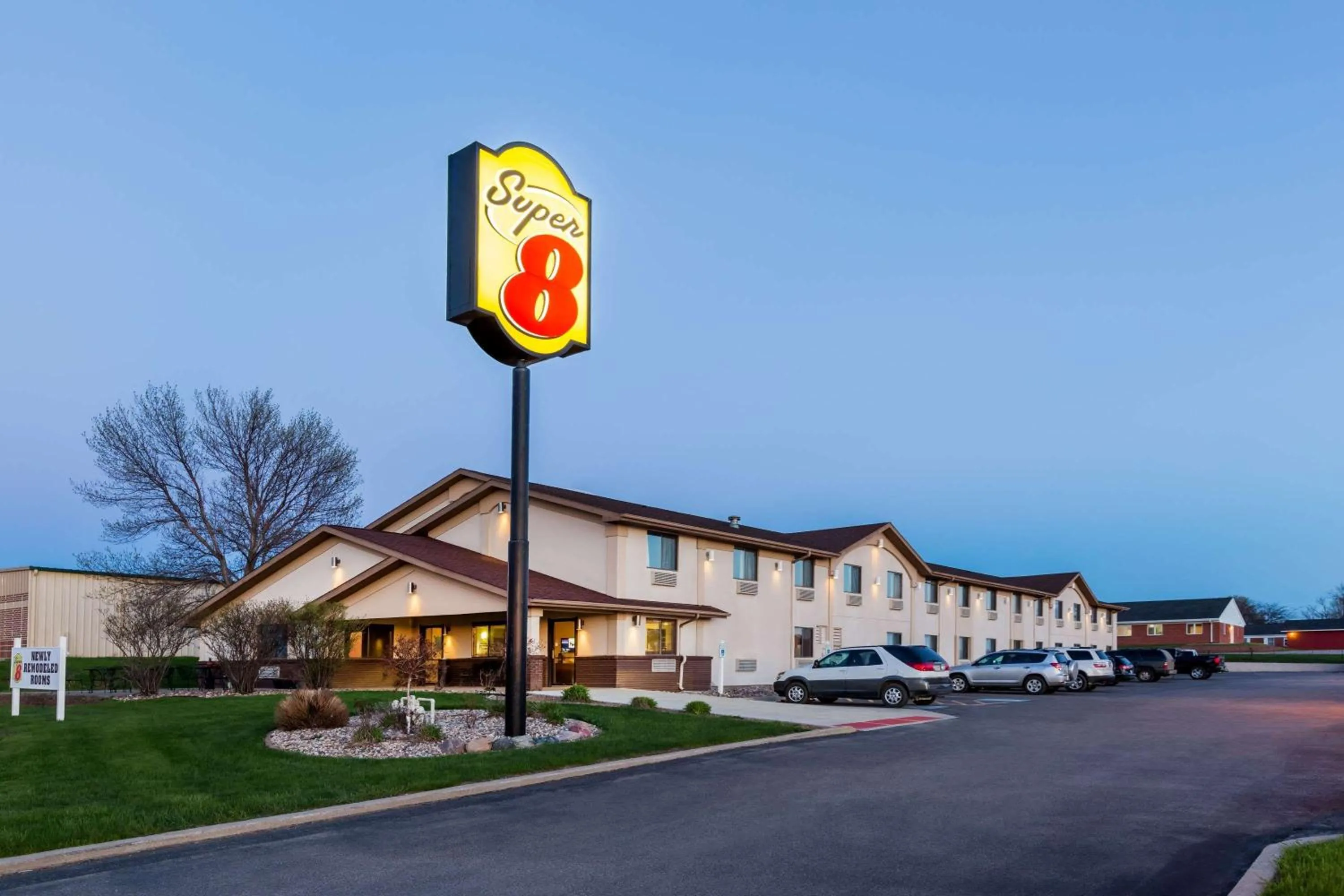 Property building in Super 8 by Wyndham Spirit Lake/Okoboji