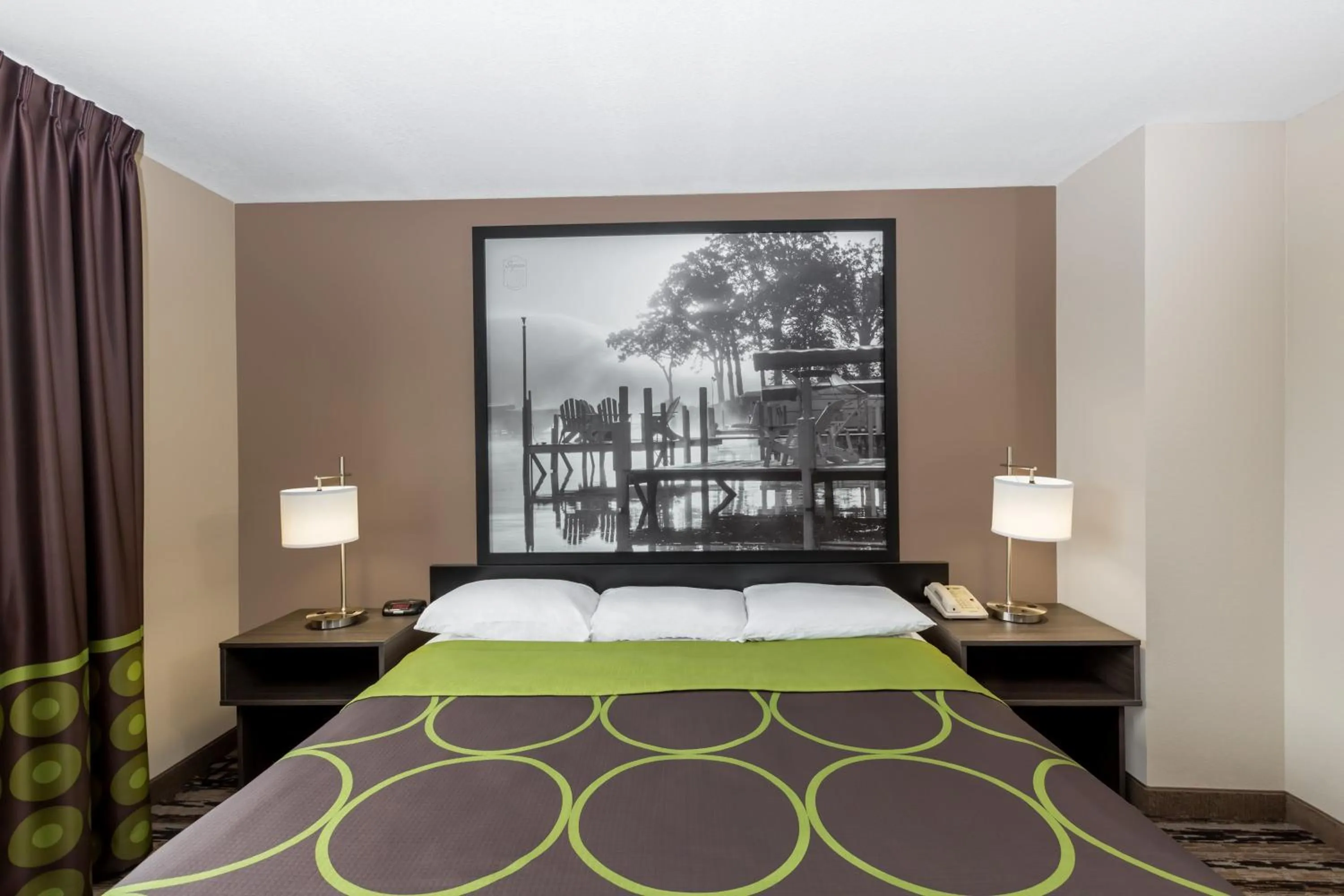 Decorative detail, Bed in Super 8 by Wyndham Spirit Lake/Okoboji