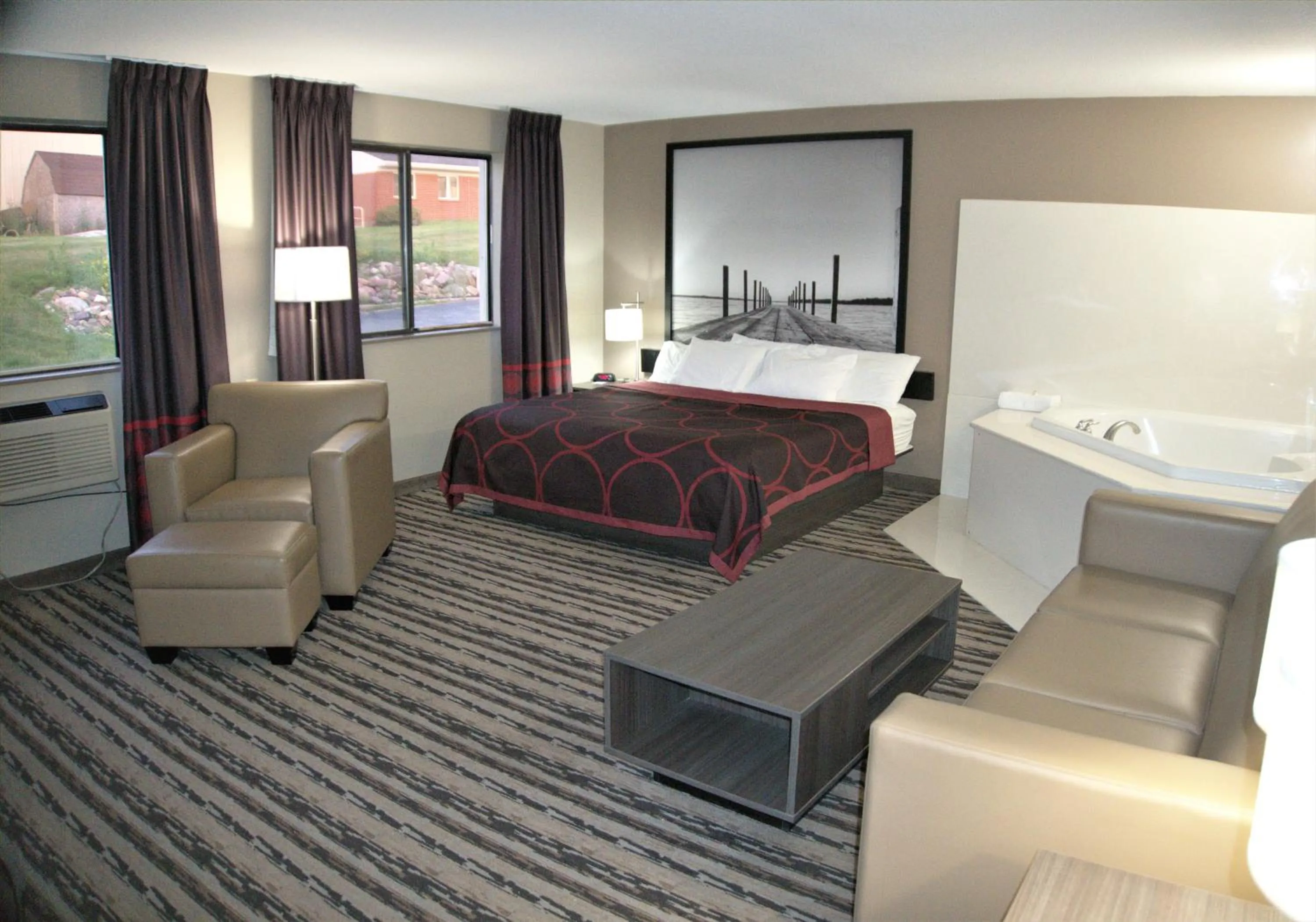 Photo of the whole room, Bed in Super 8 by Wyndham Spirit Lake/Okoboji