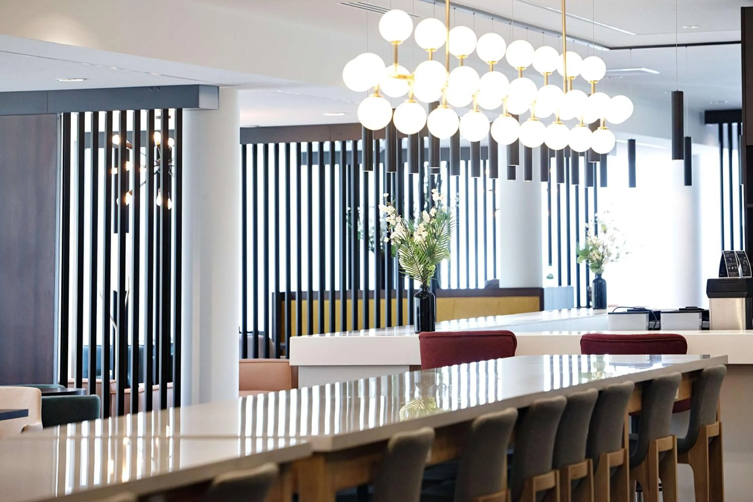 Lounge or bar in Hampton By Hilton Toulouse Airport