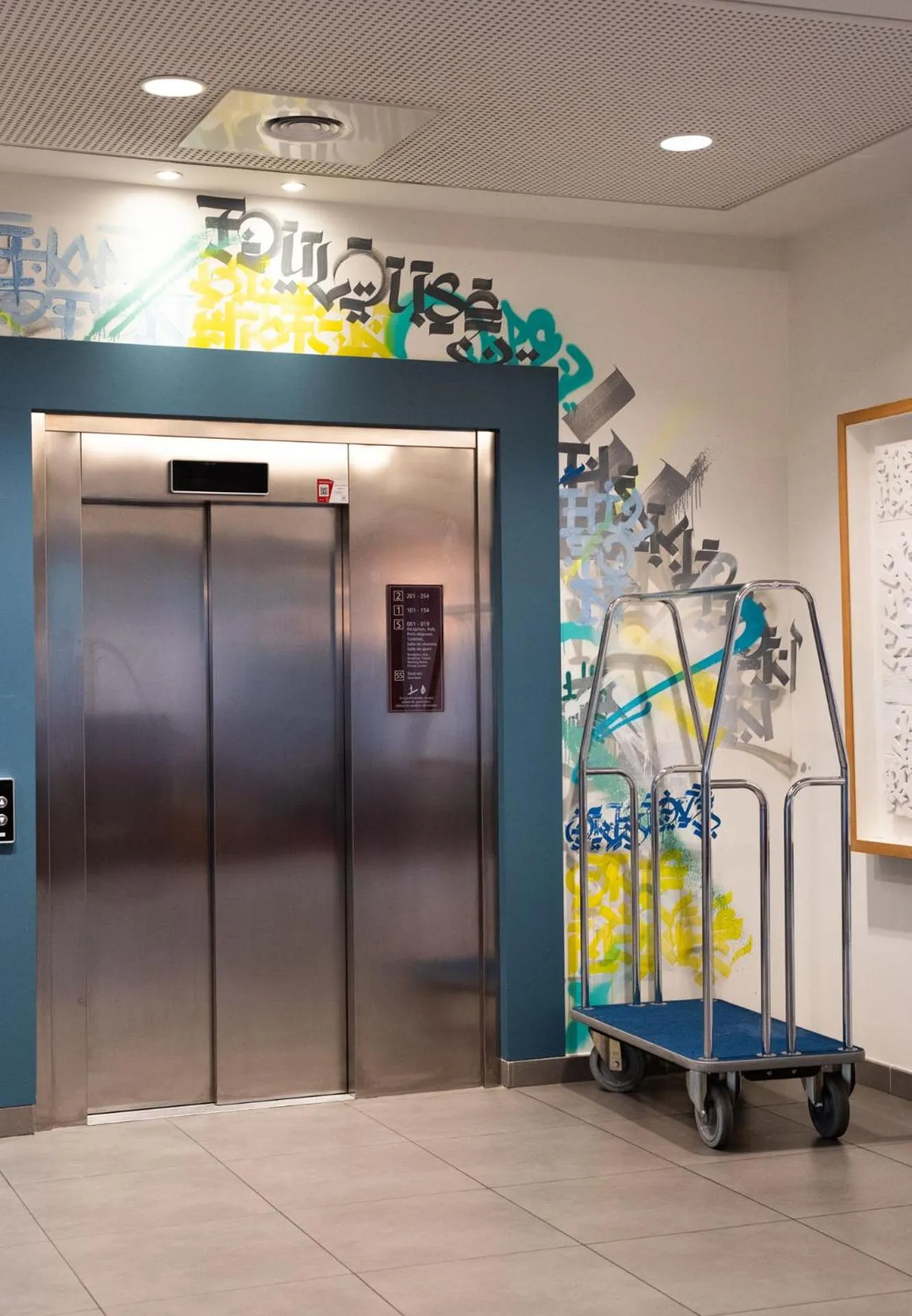 elevator in OSKO Hôtel Toulouse Aéroport