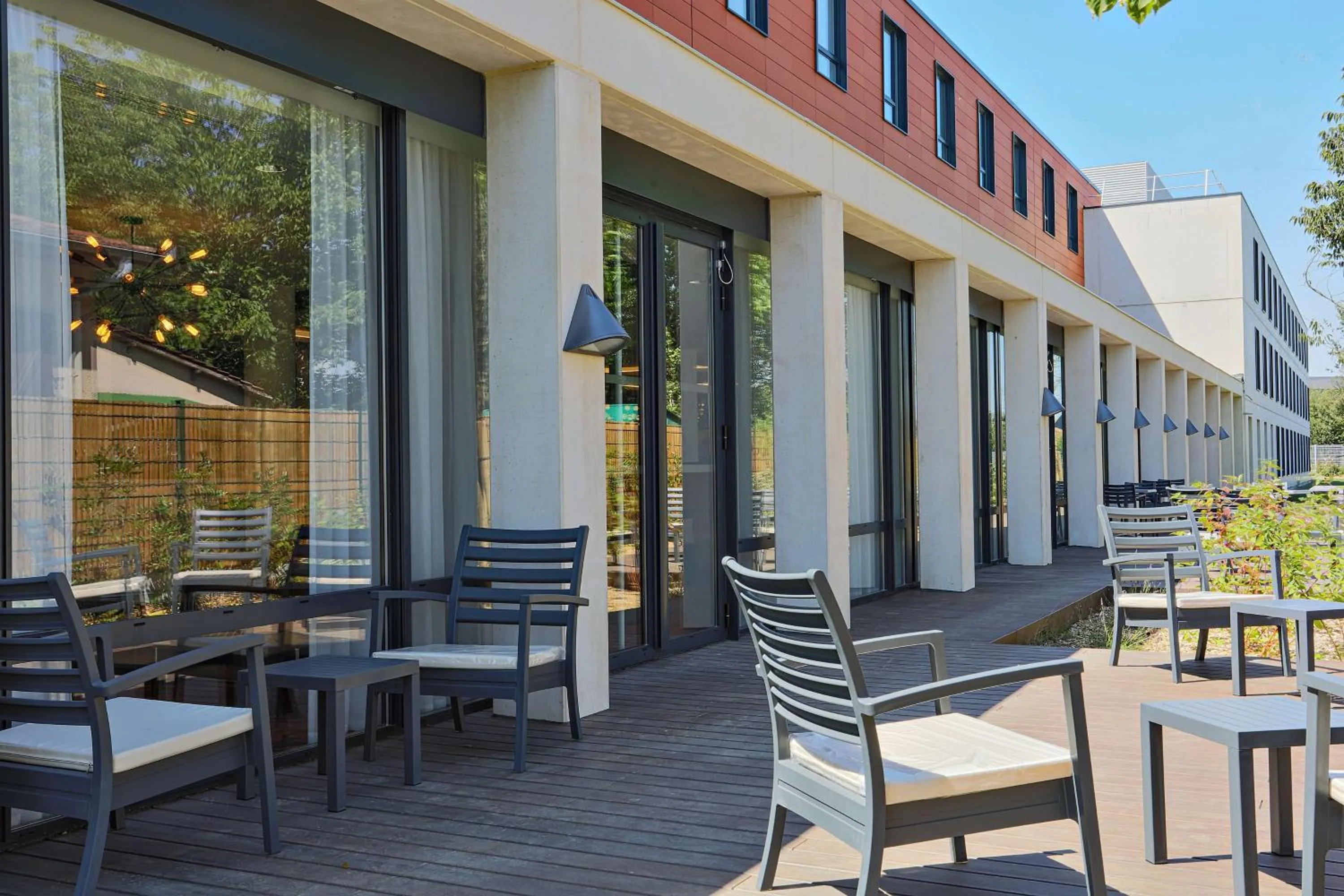 Patio in Hampton By Hilton Toulouse Airport