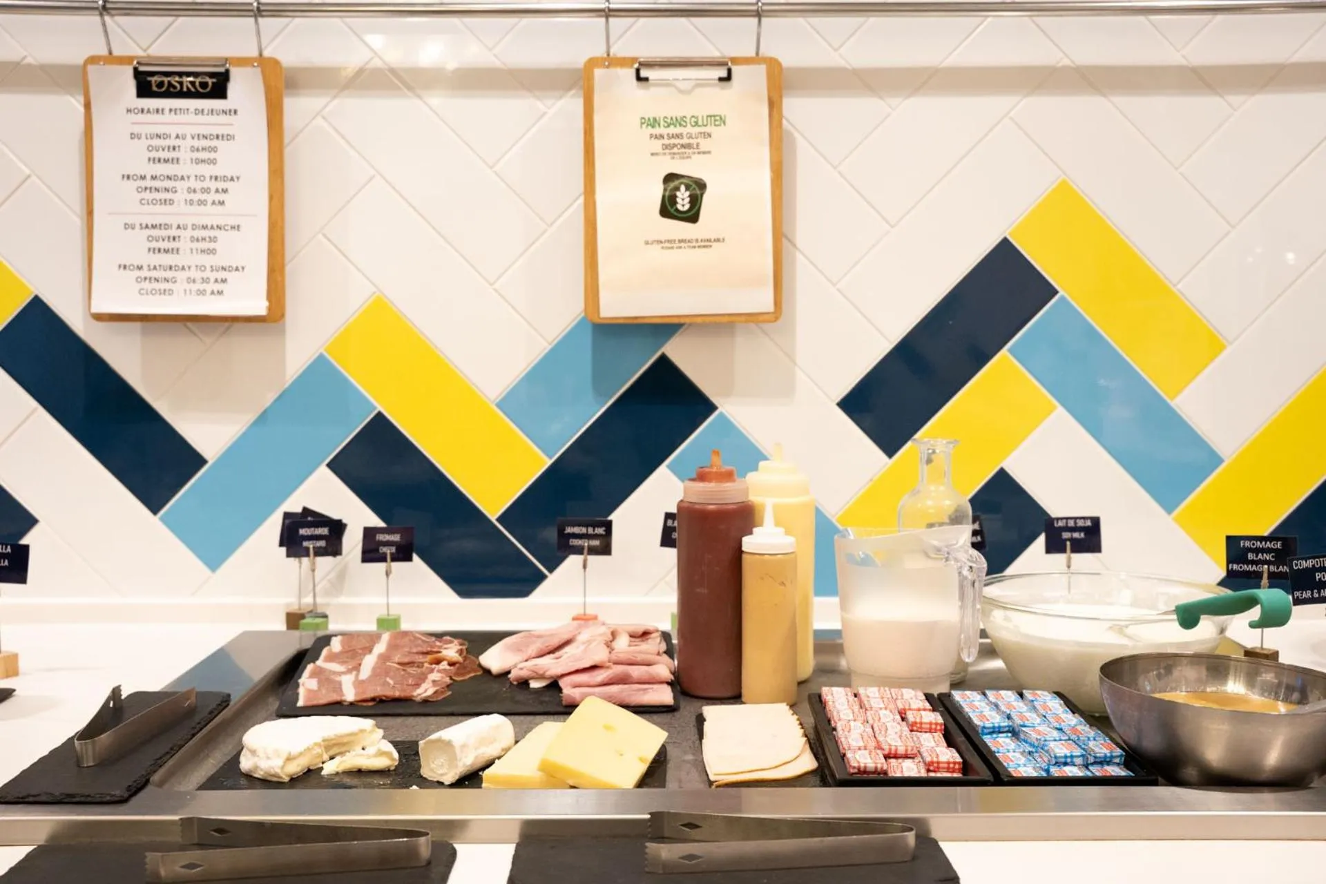 Food in OSKO Hôtel Toulouse Aéroport