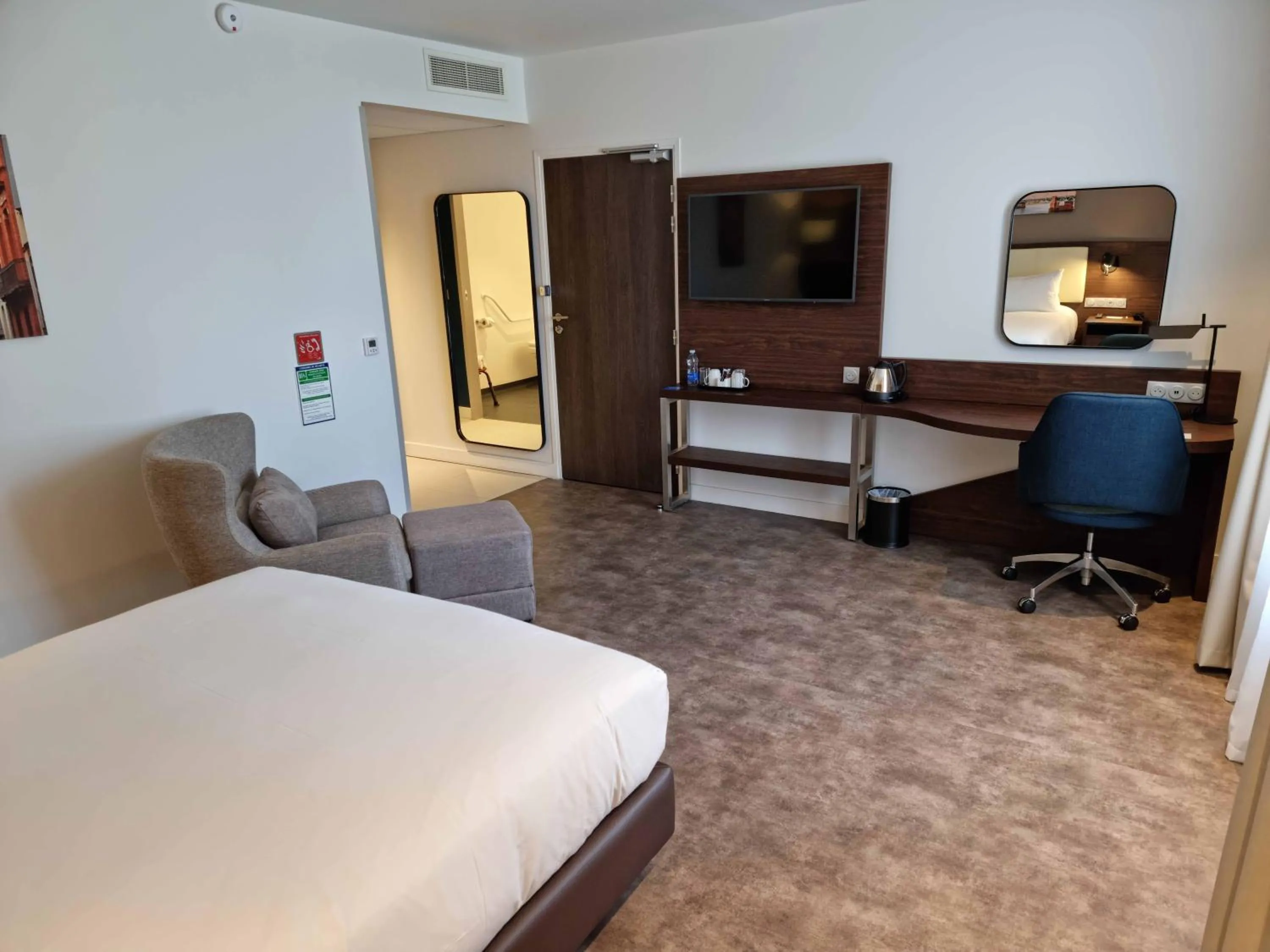 Bedroom, Bed in OSKO Hôtel Toulouse Aéroport