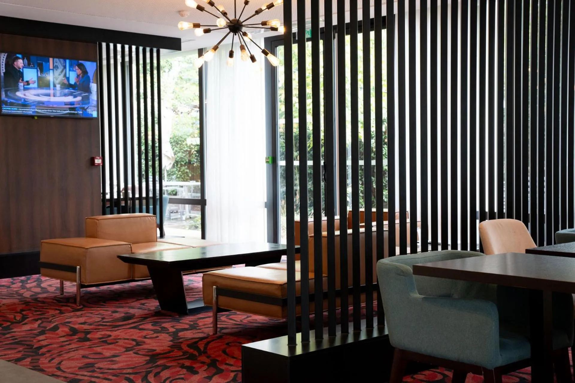 Communal lounge/ TV room in OSKO Hôtel Toulouse Aéroport